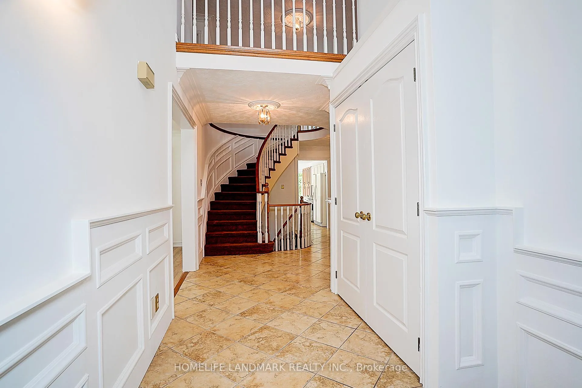 Photo 4 of 19 Bridle Court, Clarington, Courtice — HOMEH