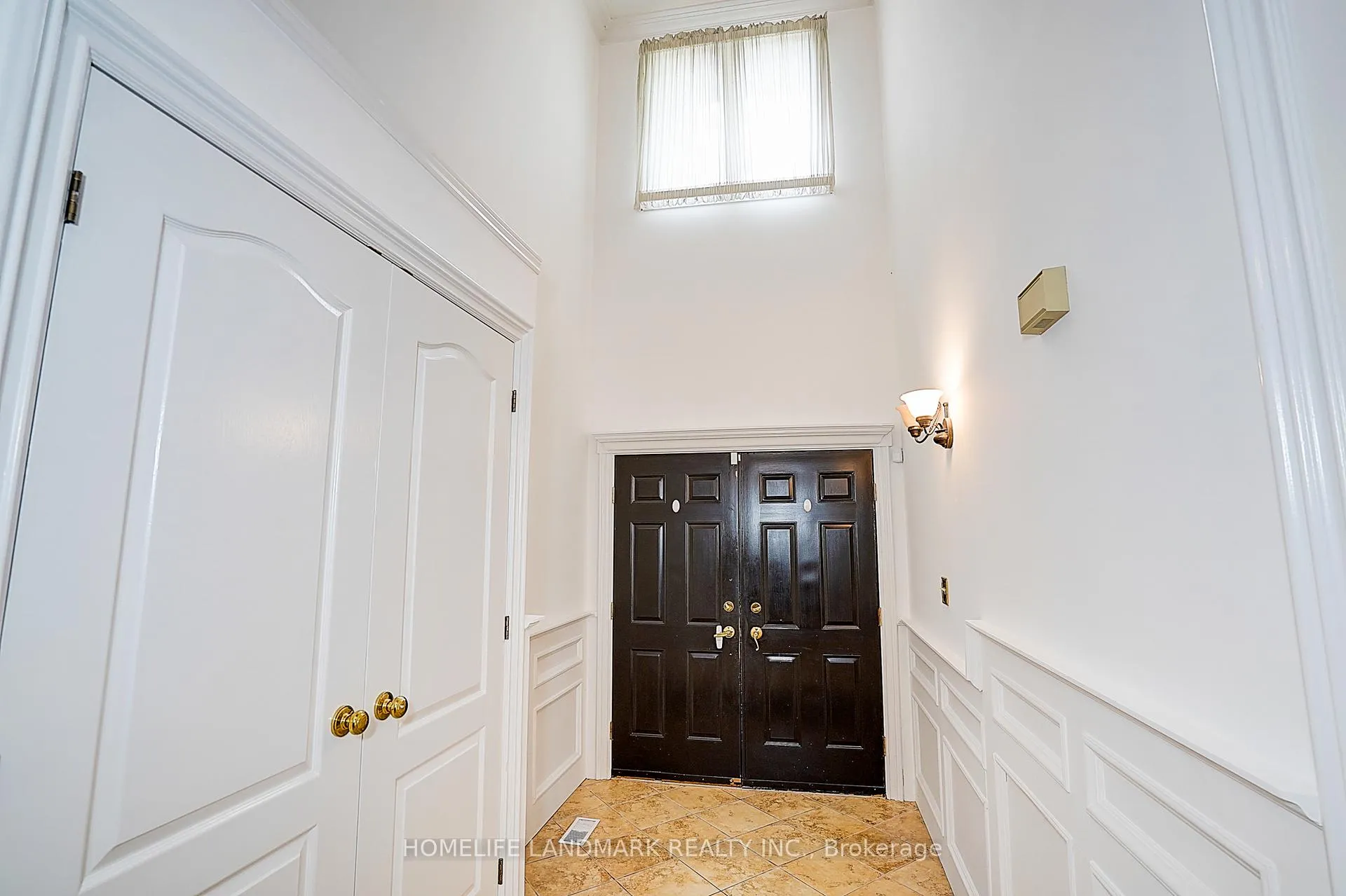 Photo 5 of 19 Bridle Court, Clarington, Courtice — HOMEH