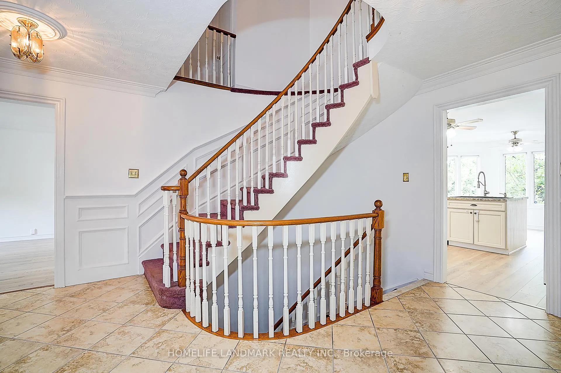 Photo 7 of 19 Bridle Court, Clarington, Courtice — HOMEH