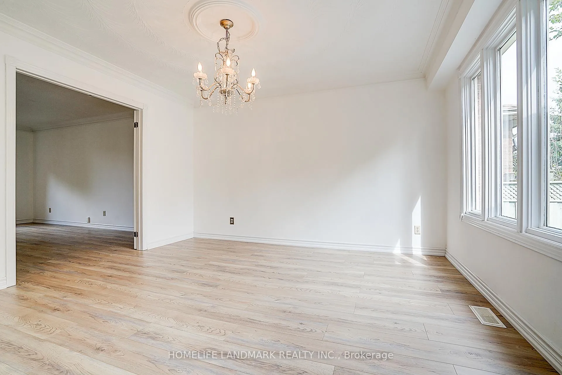 Photo 12 of 19 Bridle Court, Clarington, Courtice — HOMEH