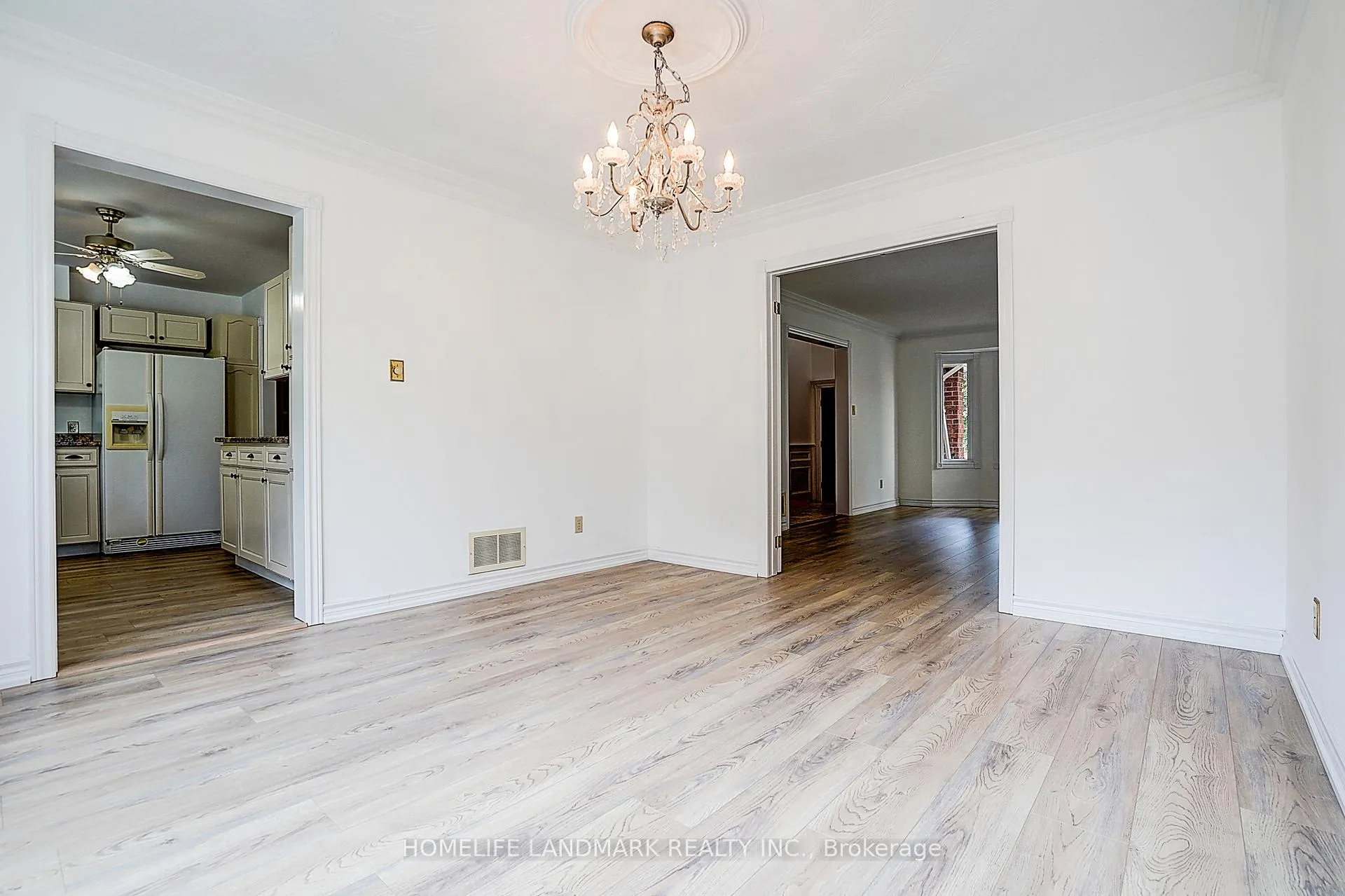 Photo 13 of 19 Bridle Court, Clarington, Courtice — HOMEH