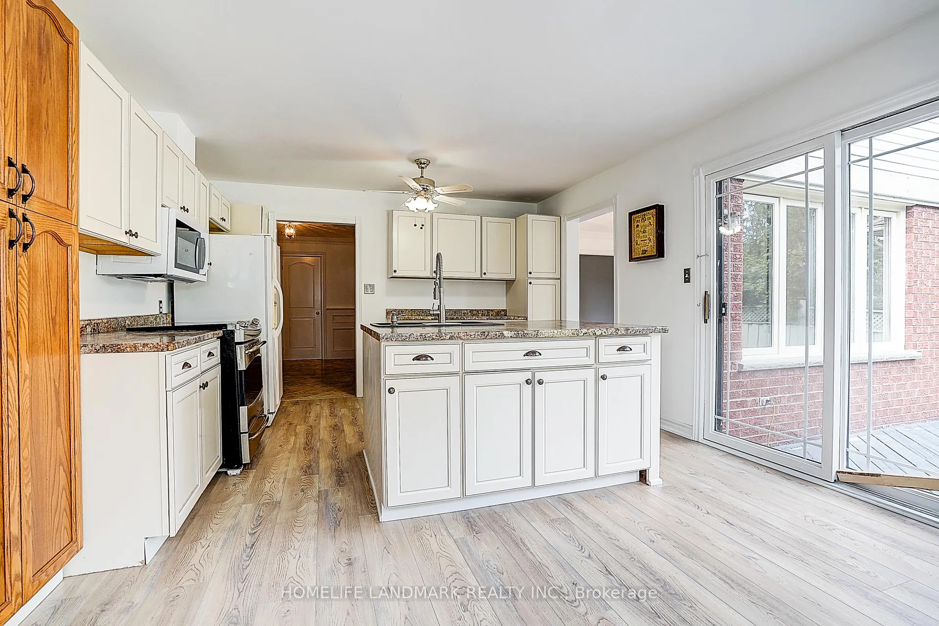 Photo 17 of 19 Bridle Court, Clarington, Courtice — HOMEH