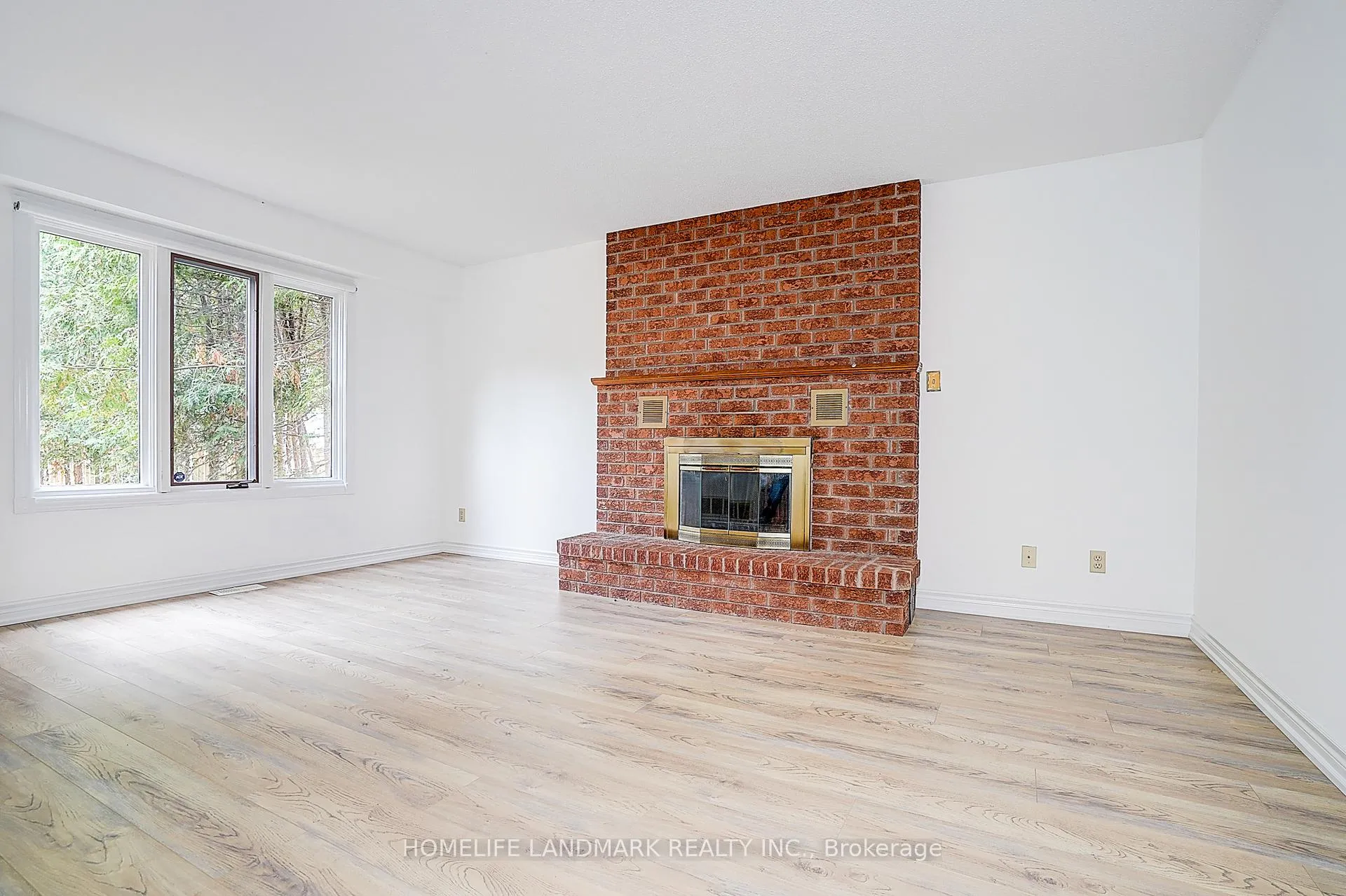 Photo 20 of 19 Bridle Court, Clarington, Courtice — HOMEH