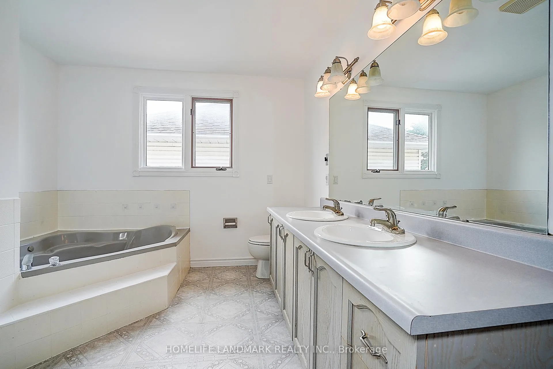 Photo 28 of 19 Bridle Court, Clarington, Courtice — HOMEH