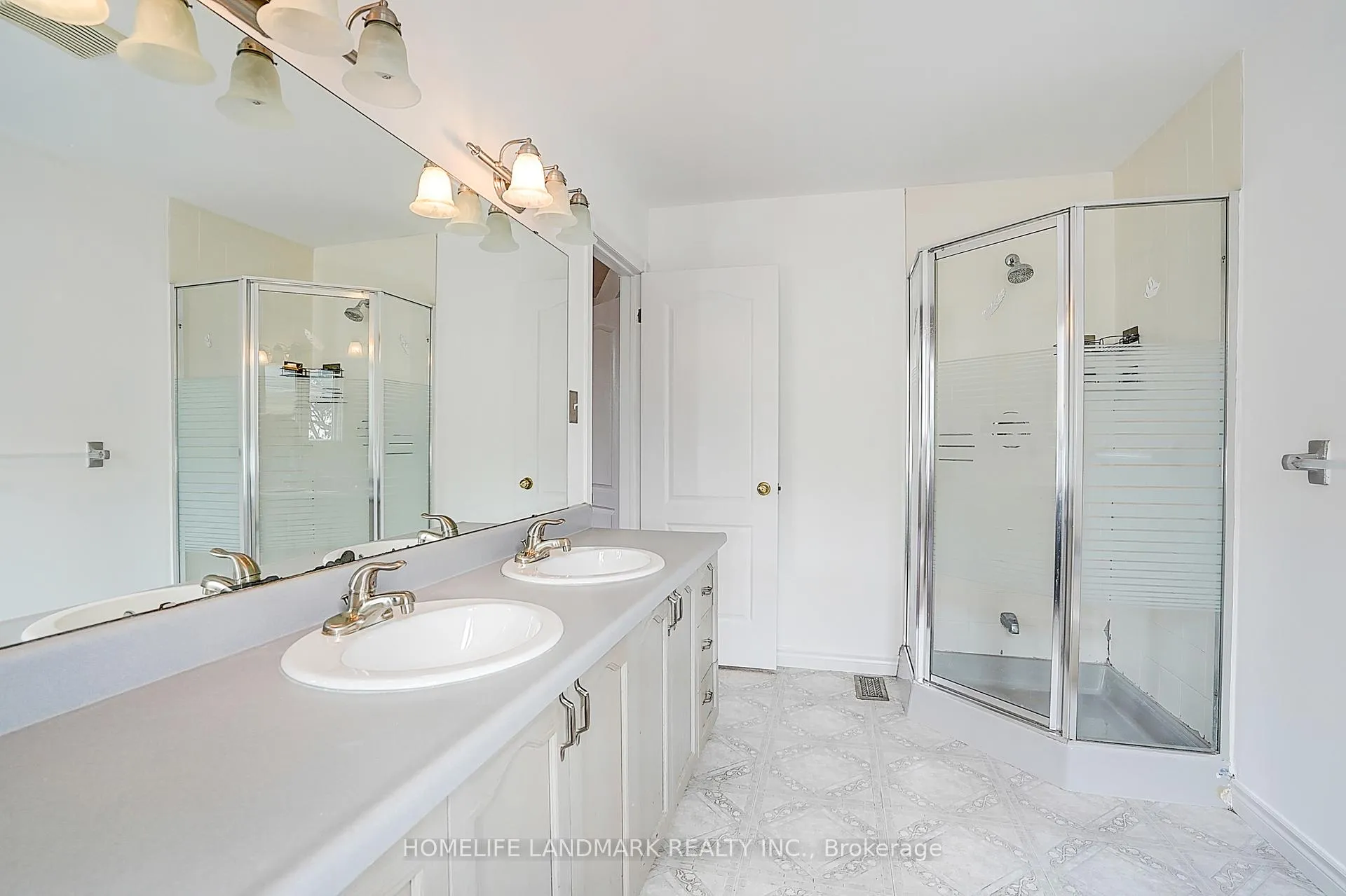 Photo 29 of 19 Bridle Court, Clarington, Courtice — HOMEH