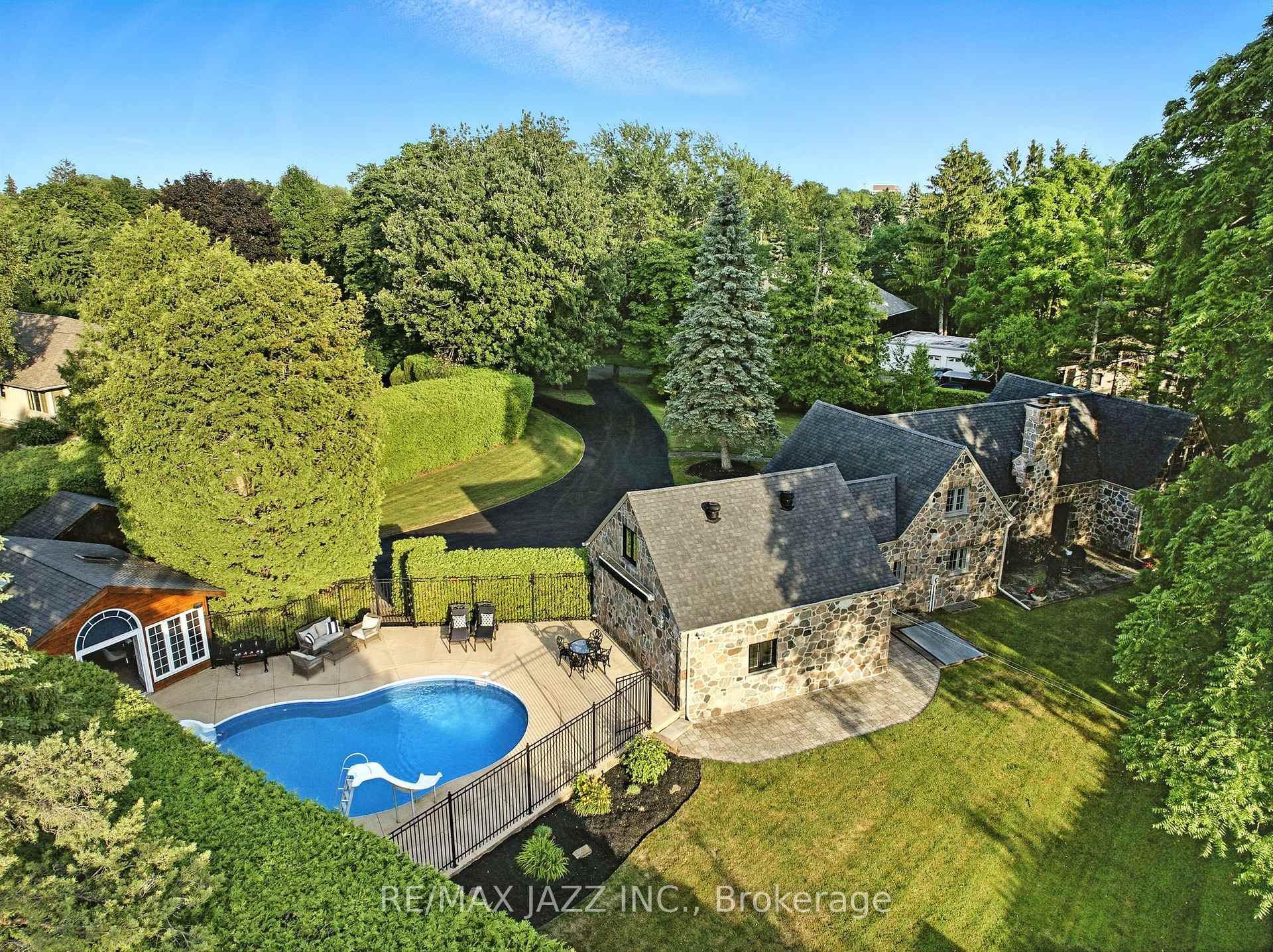 Photo 5 of 690 Bessborough Drive, Oshawa, Centennial — HOMEH