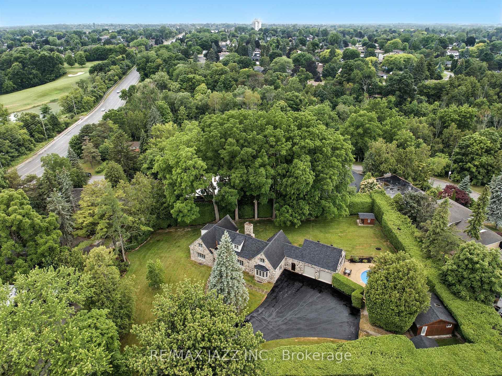 Photo 4 of 690 Bessborough Drive, Oshawa, Centennial — HOMEH
