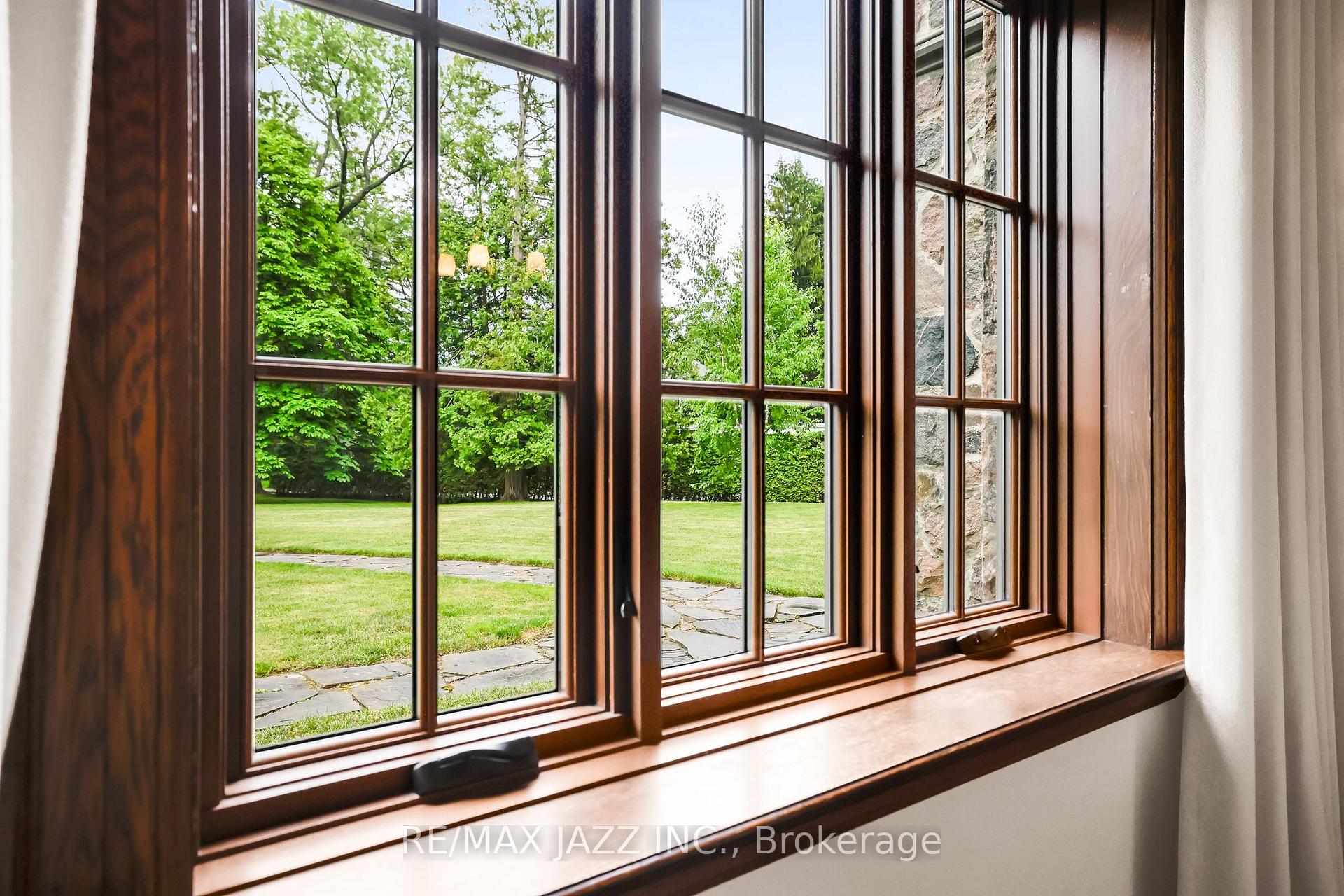 Photo 18 of 690 Bessborough Drive, Oshawa, Centennial — HOMEH