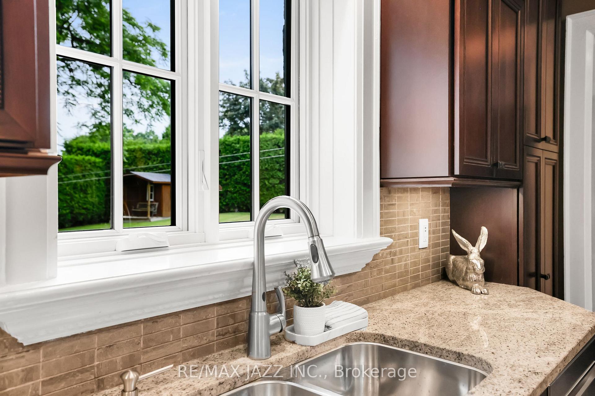 Photo 13 of 690 Bessborough Drive, Oshawa, Centennial — HOMEH