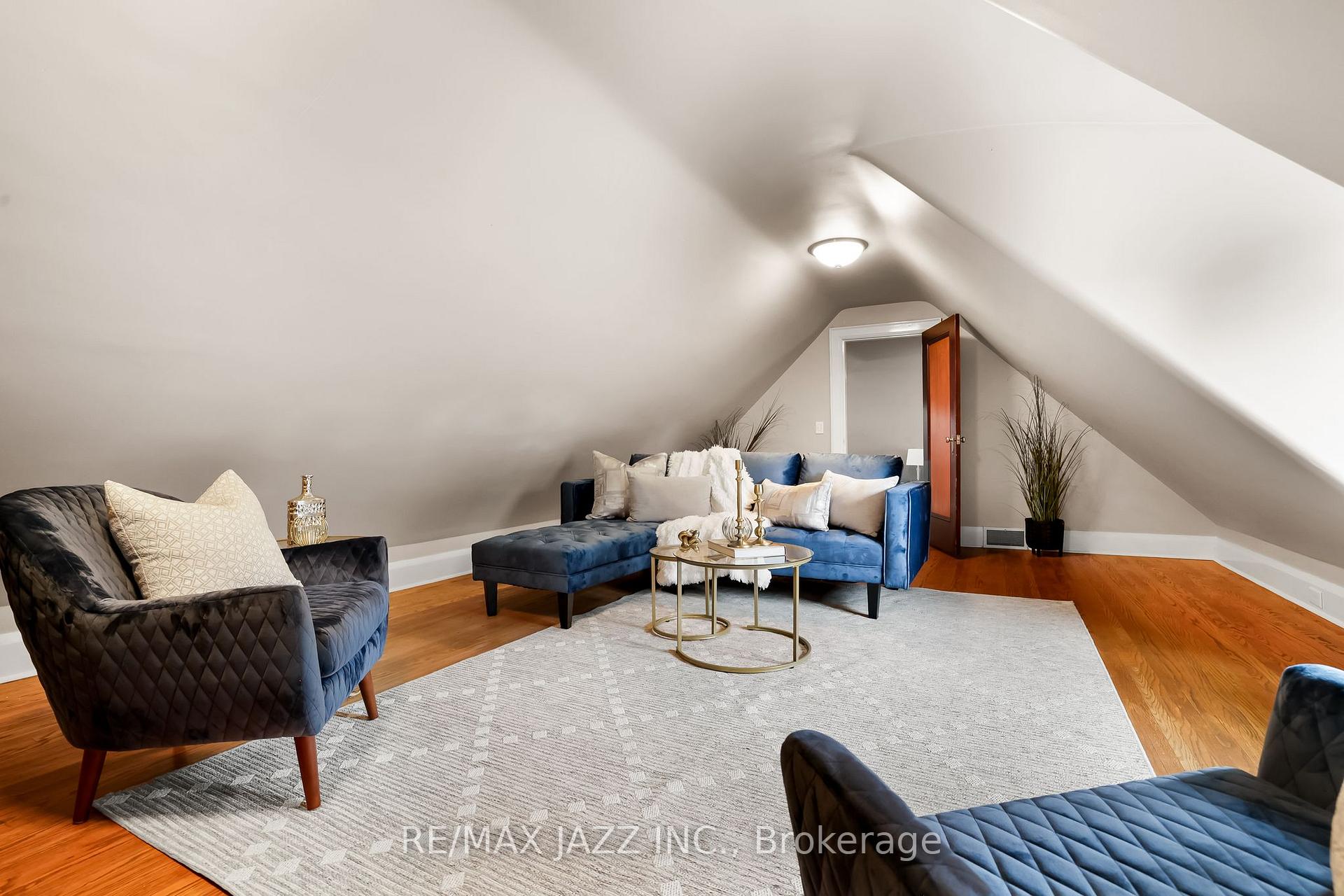 Photo 36 of 690 Bessborough Drive, Oshawa, Centennial — HOMEH
