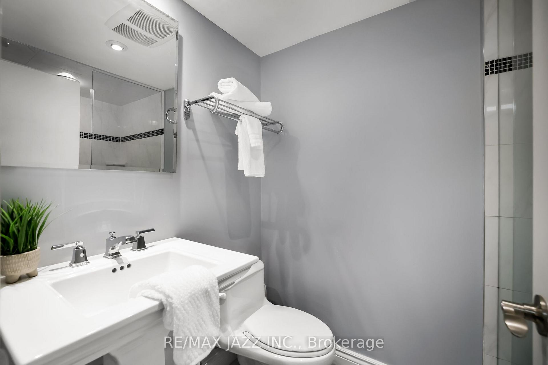 Photo 30 of 690 Bessborough Drive, Oshawa, Centennial — HOMEH