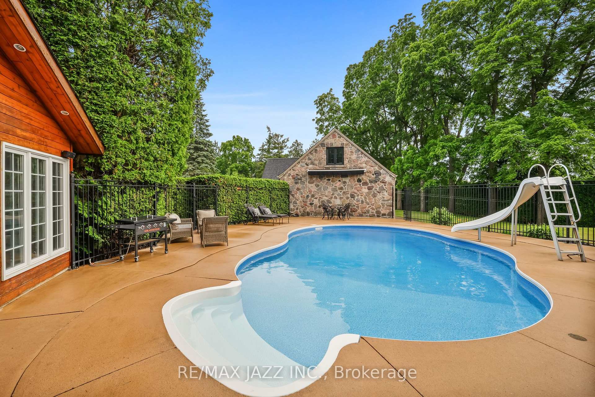 Photo 45 of 690 Bessborough Drive, Oshawa, Centennial — HOMEH