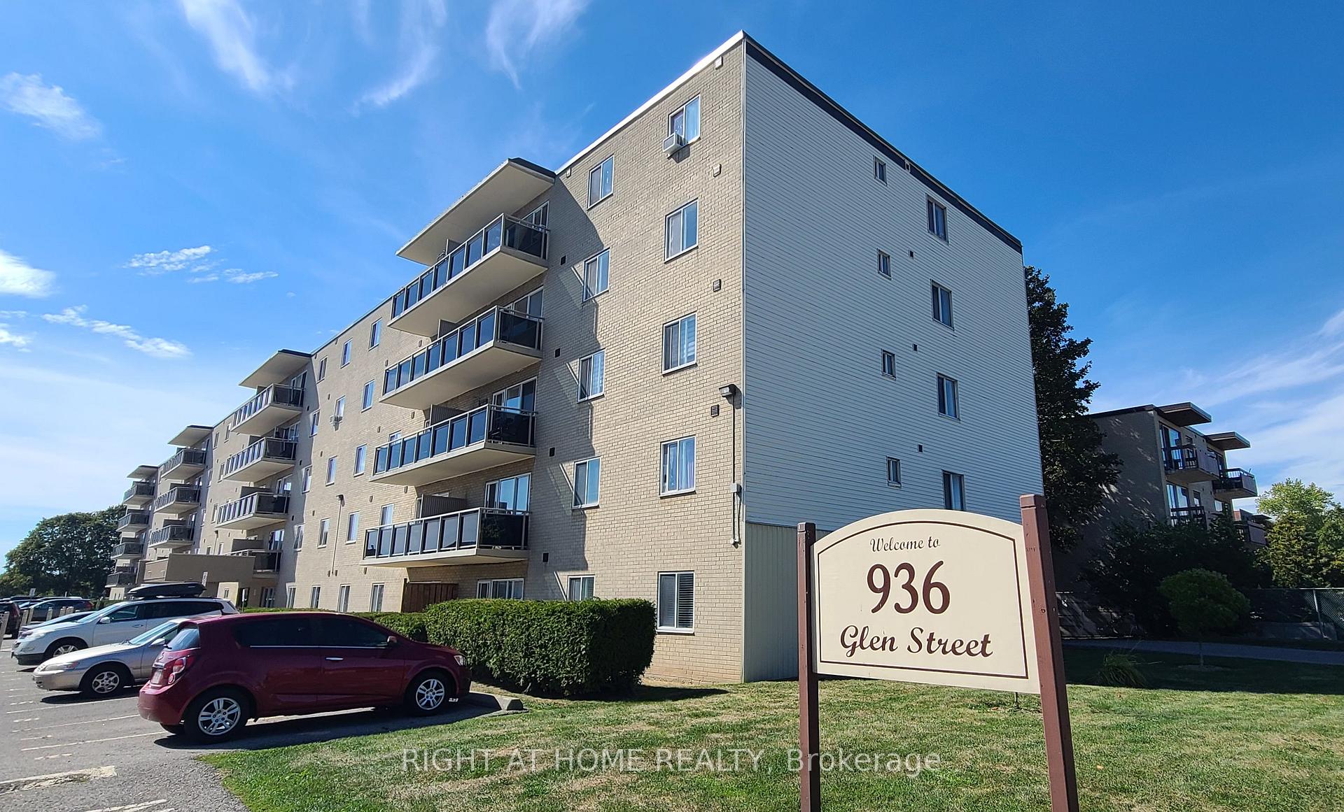 Front of Unit 414, 936 Glen Street