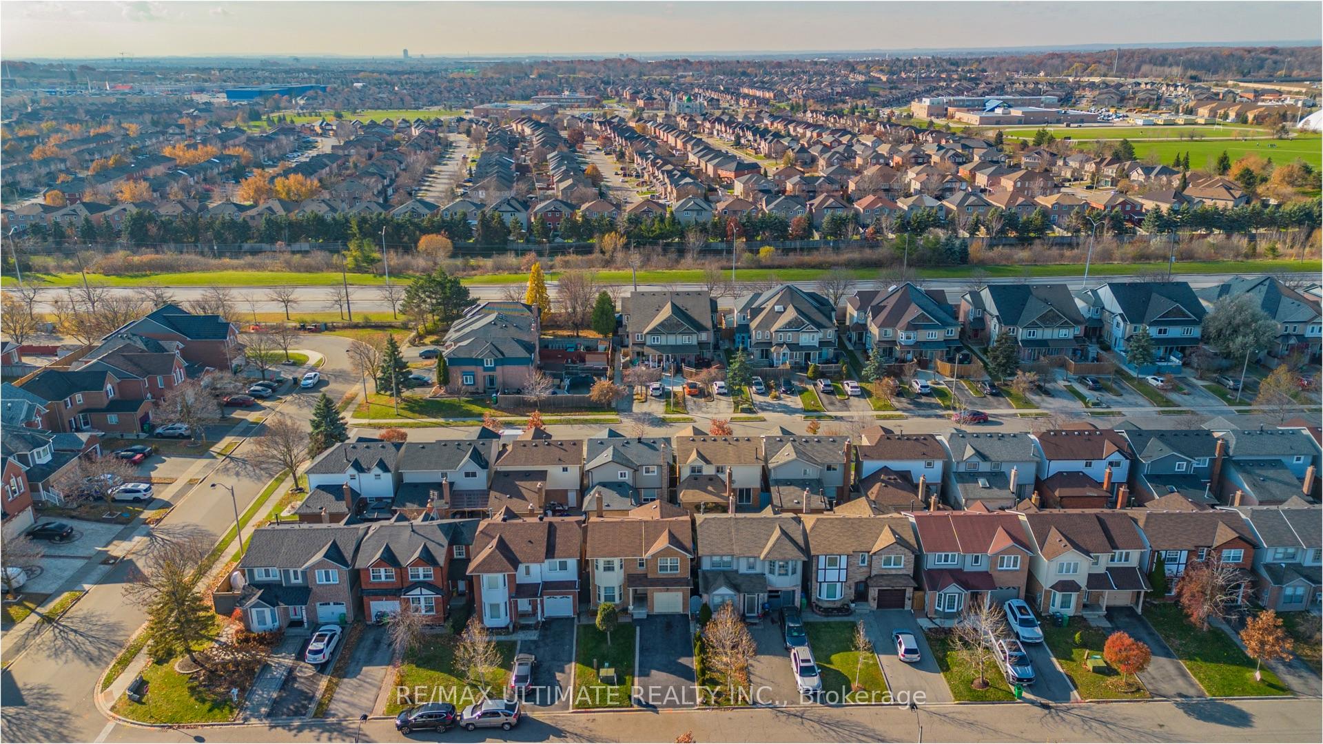 Photo 24 of 8 Chipmunk Crescent, Brampton, Sandringham-Wellington — HOMEH