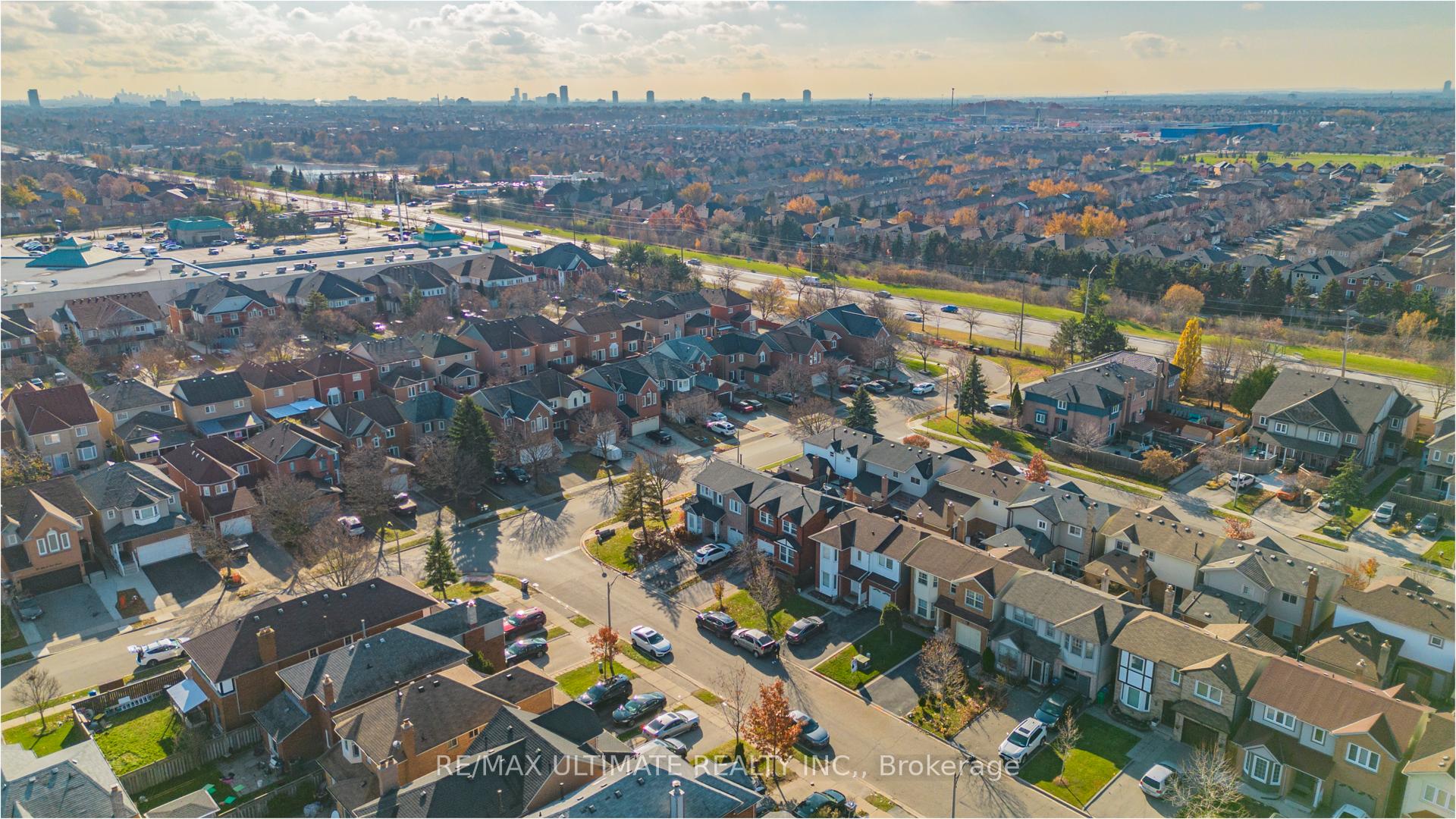 Photo 13 of 8 Chipmunk Crescent, Brampton, Sandringham-Wellington — HOMEH
