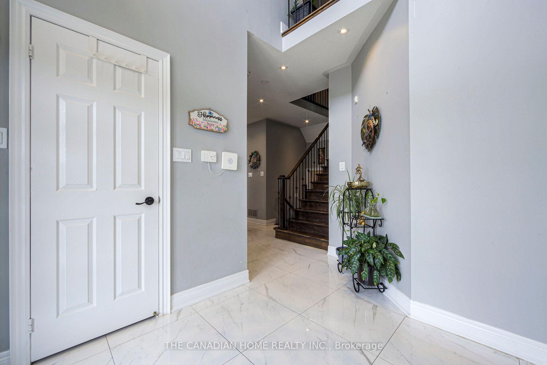 Photo 5 of 35 Ashby Field Road, Brampton, Credit Valley — HOMEH