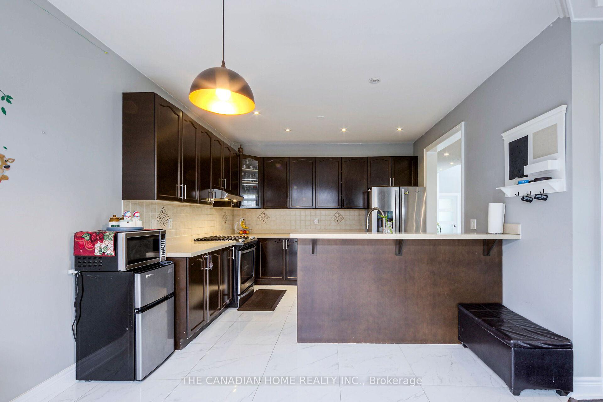 Photo 10 of 35 Ashby Field Road, Brampton, Credit Valley — HOMEH