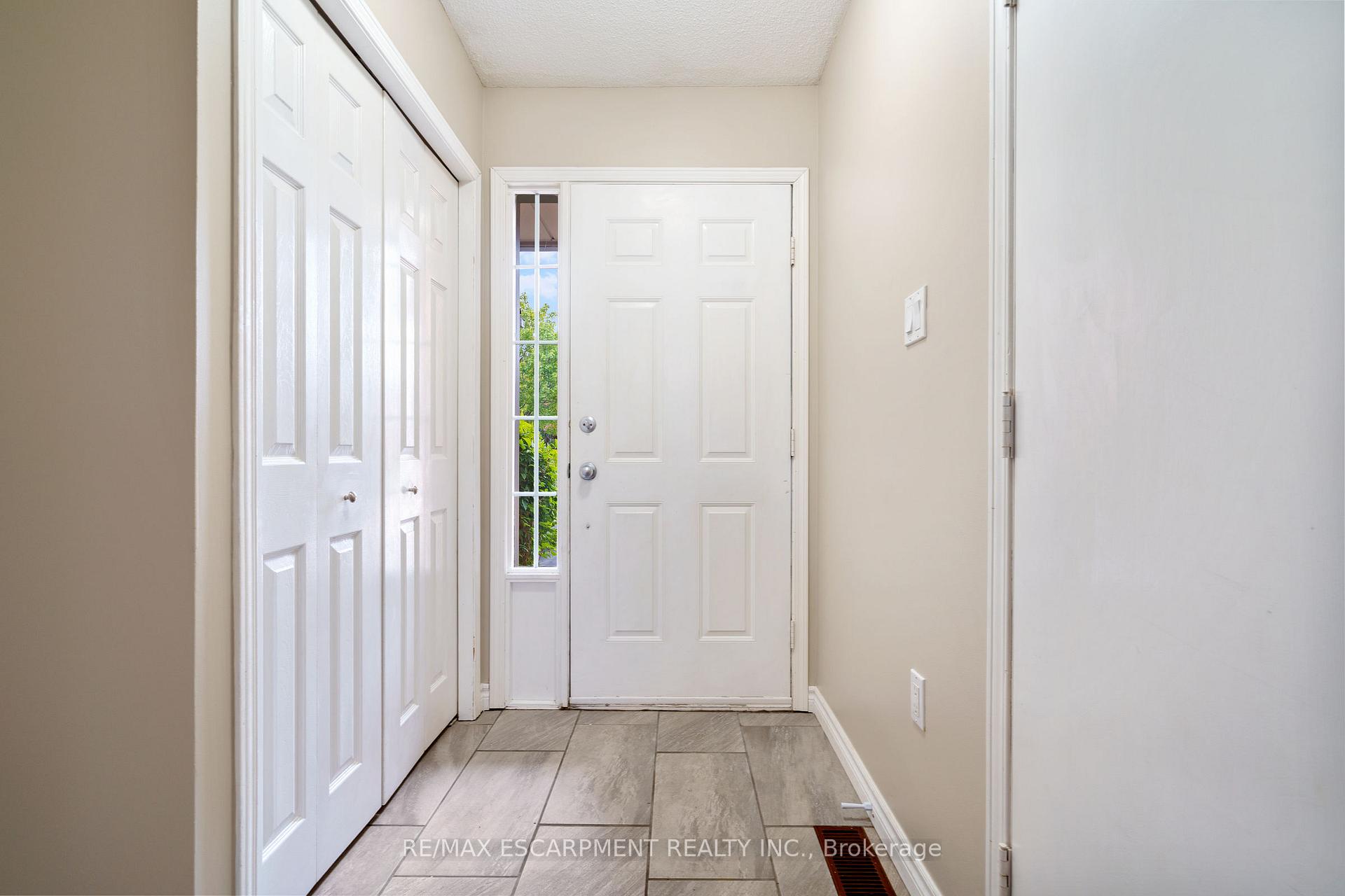 Photo 5 of 85 Chelsea Crescent, Hamilton, Stoney Creek — HOMEH