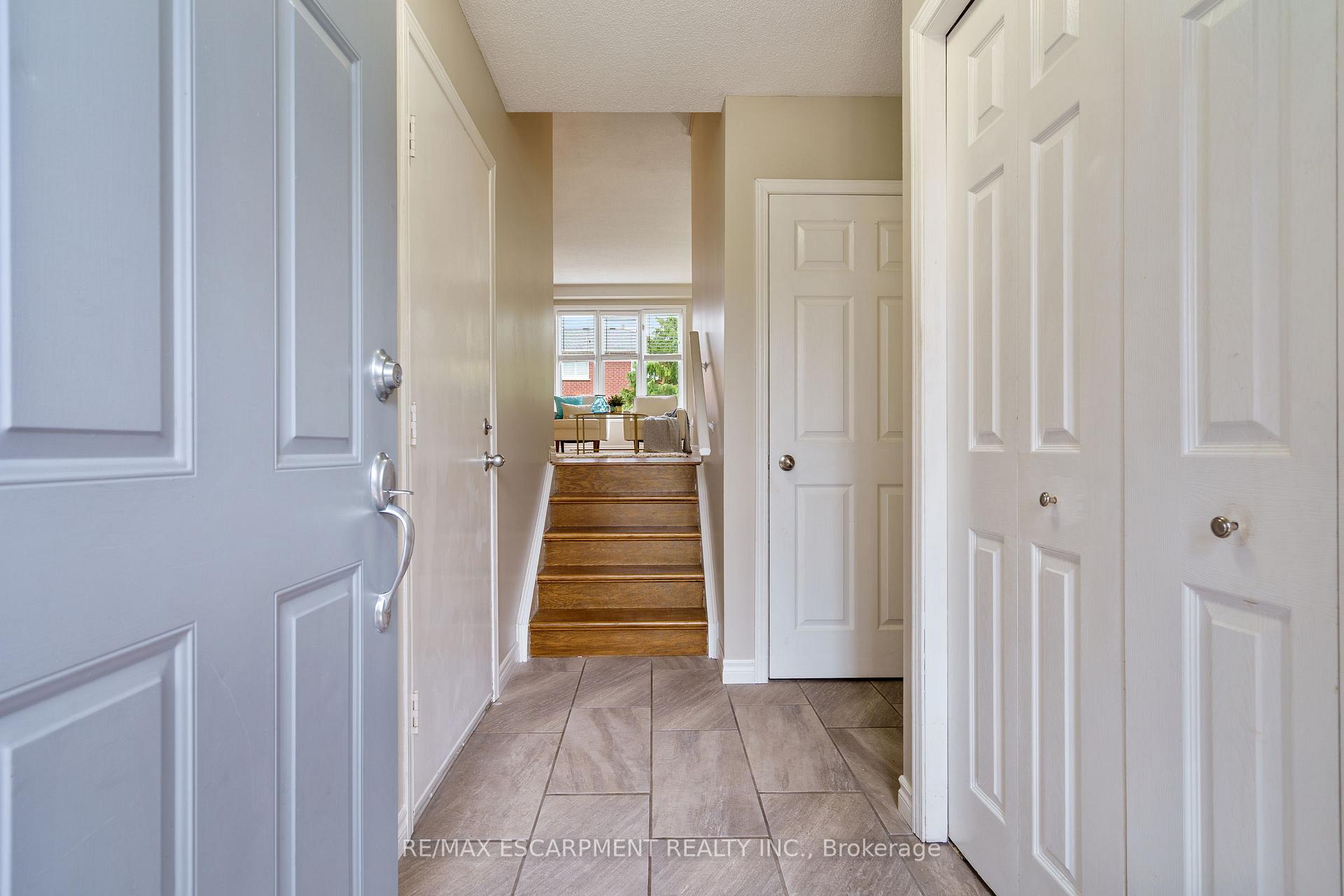 Photo 3 of 85 Chelsea Crescent, Hamilton, Stoney Creek — HOMEH