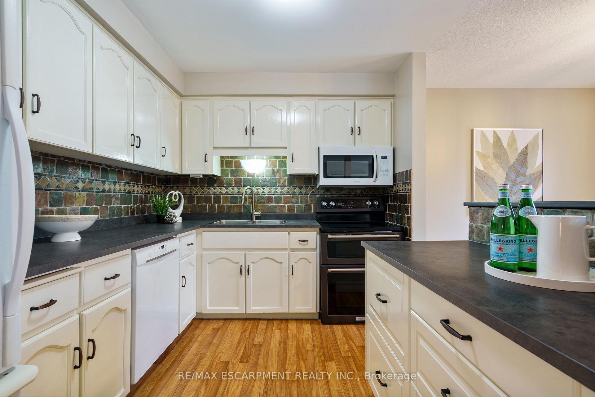 Photo 11 of 85 Chelsea Crescent, Hamilton, Stoney Creek — HOMEH
