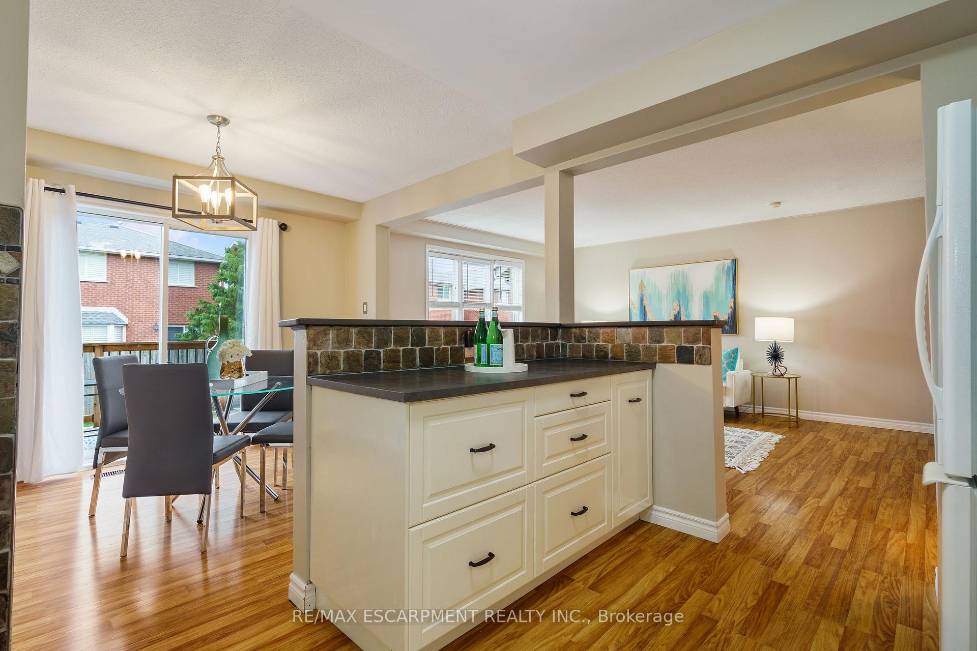 Photo 9 of 85 Chelsea Crescent, Hamilton, Stoney Creek — HOMEH