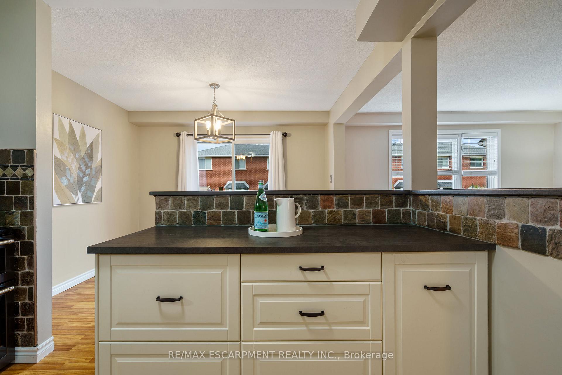 Photo 10 of 85 Chelsea Crescent, Hamilton, Stoney Creek — HOMEH