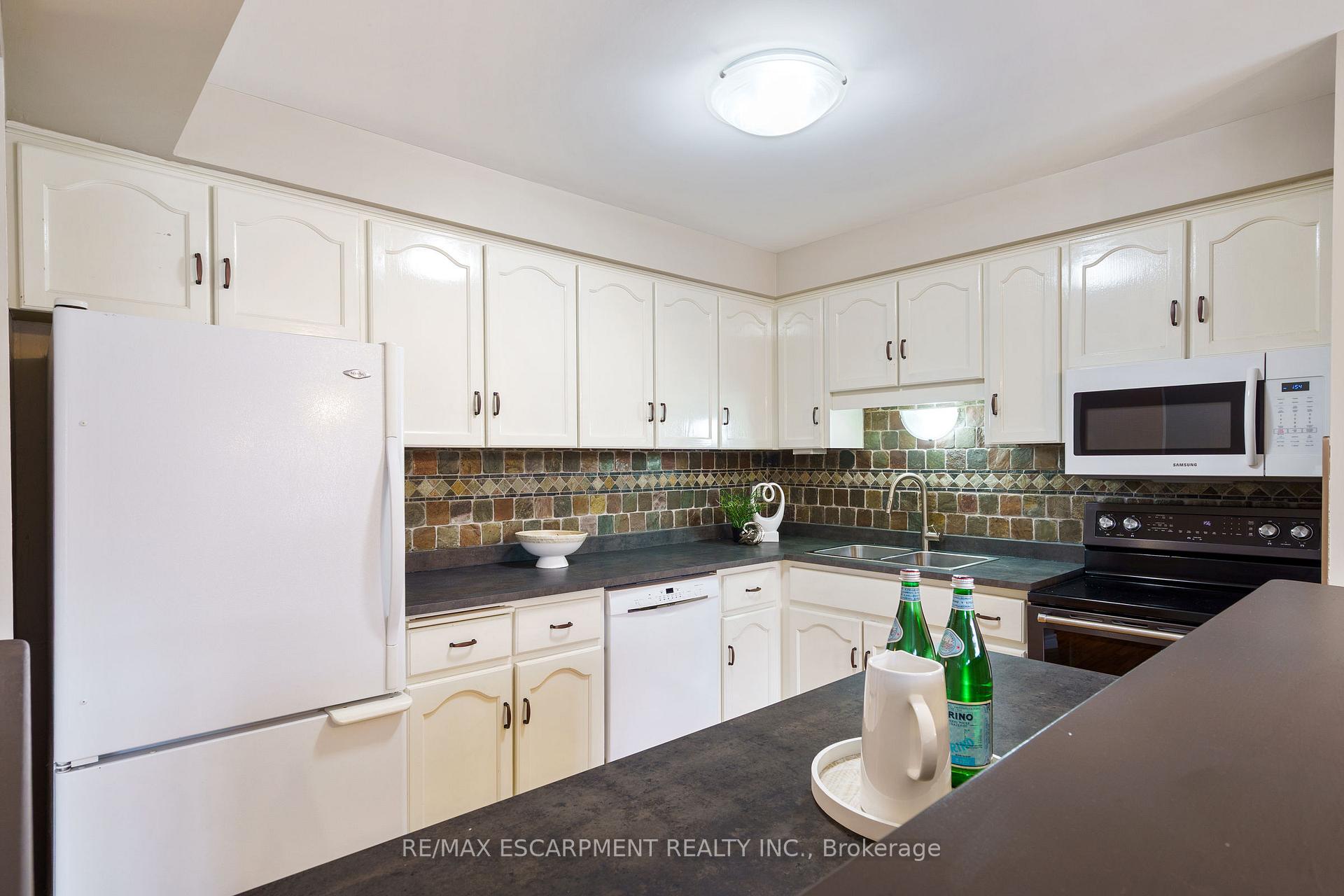 Photo 23 of 85 Chelsea Crescent, Hamilton, Stoney Creek — HOMEH