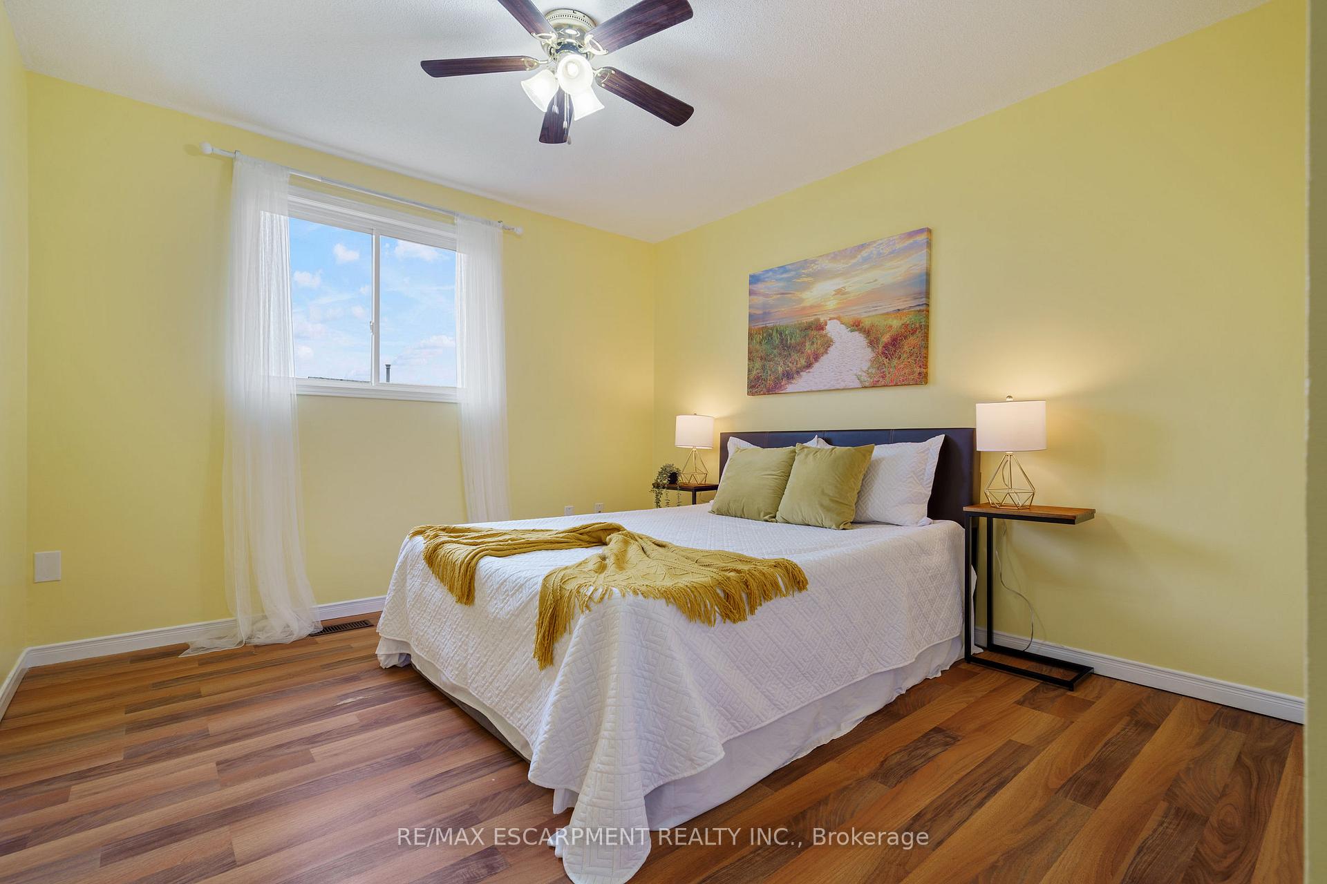 Photo 7 of 85 Chelsea Crescent, Hamilton, Stoney Creek — HOMEH