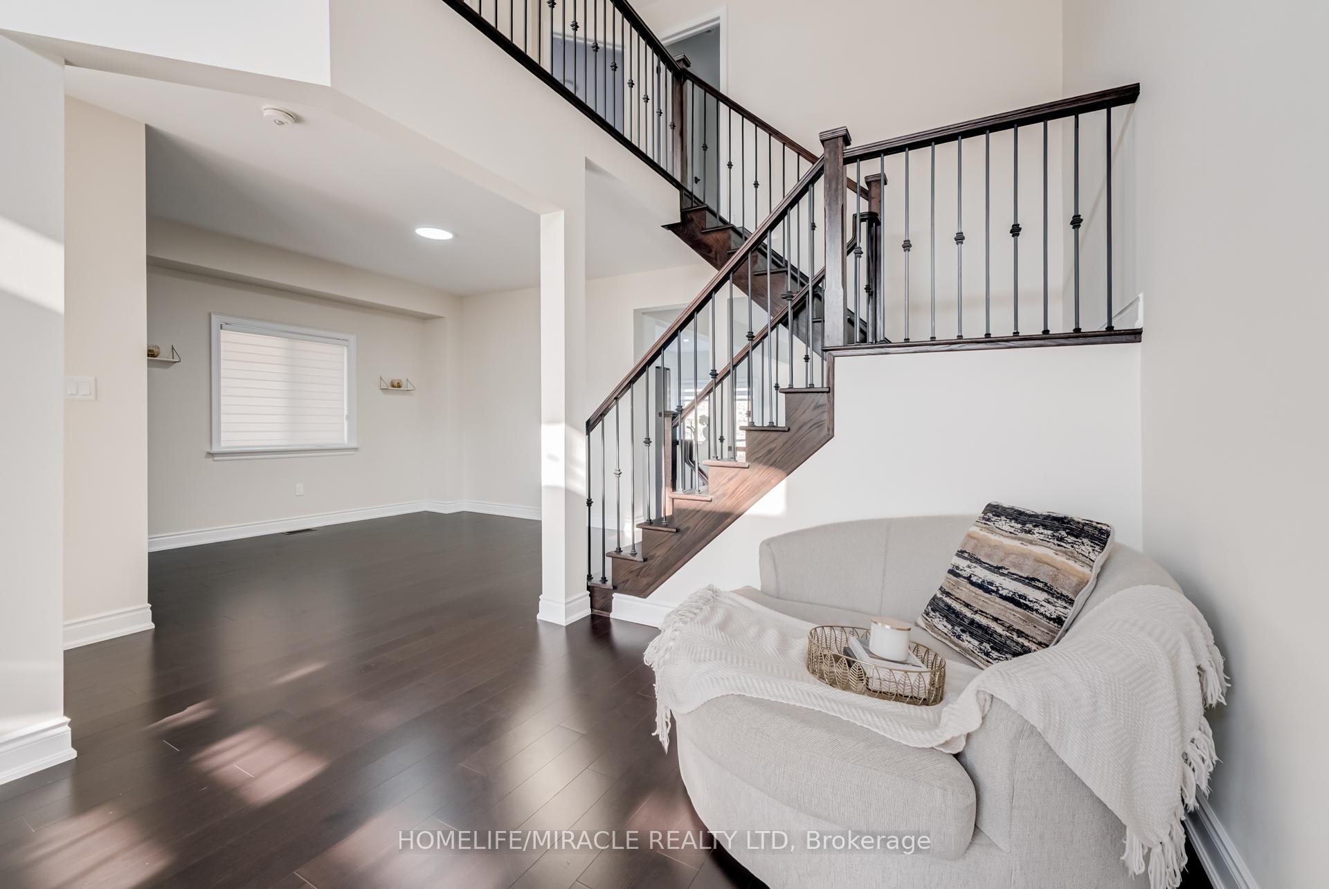 Photo 7 of 121 Kennedy Boulevard, New Tecumseth, Alliston — HOMEH