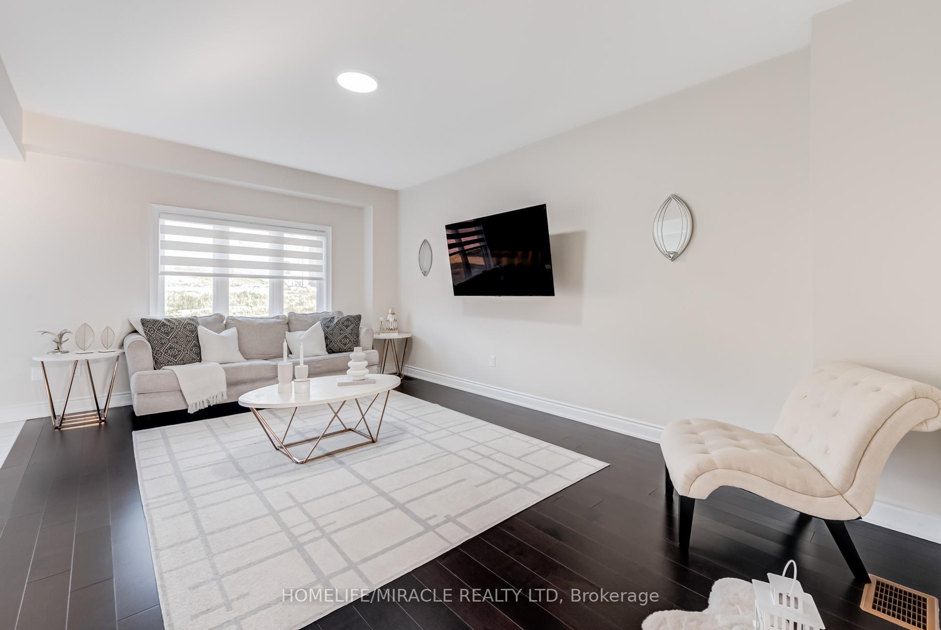 Photo 9 of 121 Kennedy Boulevard, New Tecumseth, Alliston — HOMEH