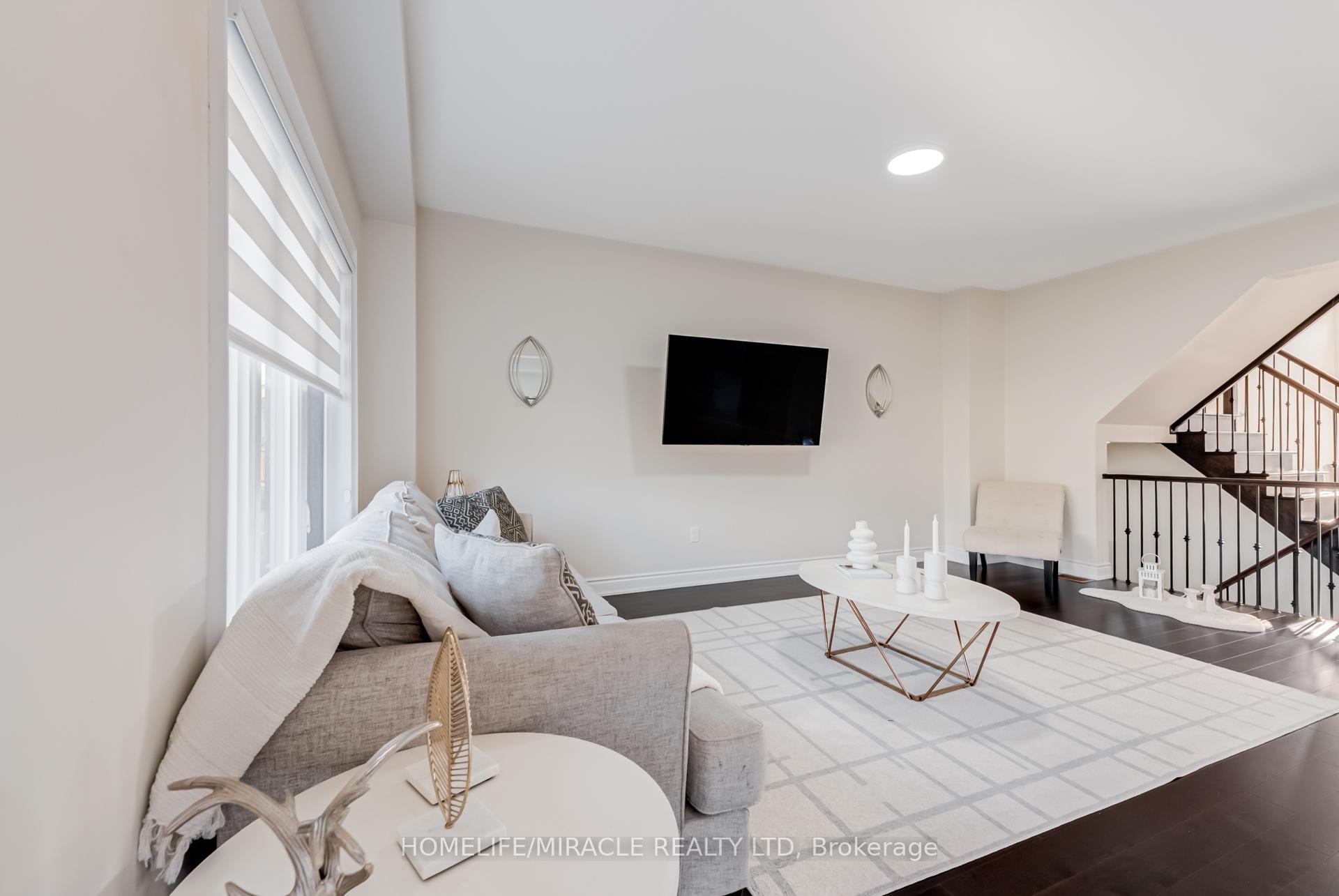 Photo 10 of 121 Kennedy Boulevard, New Tecumseth, Alliston — HOMEH