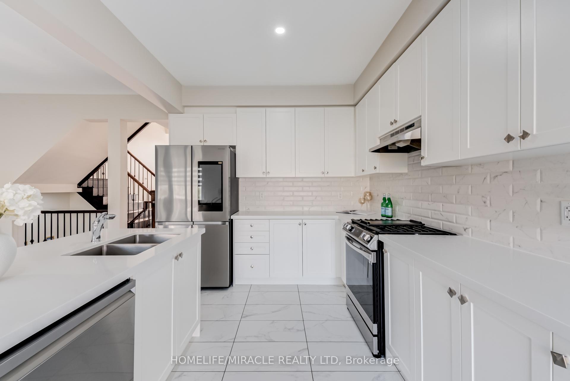 Photo 11 of 121 Kennedy Boulevard, New Tecumseth, Alliston — HOMEH