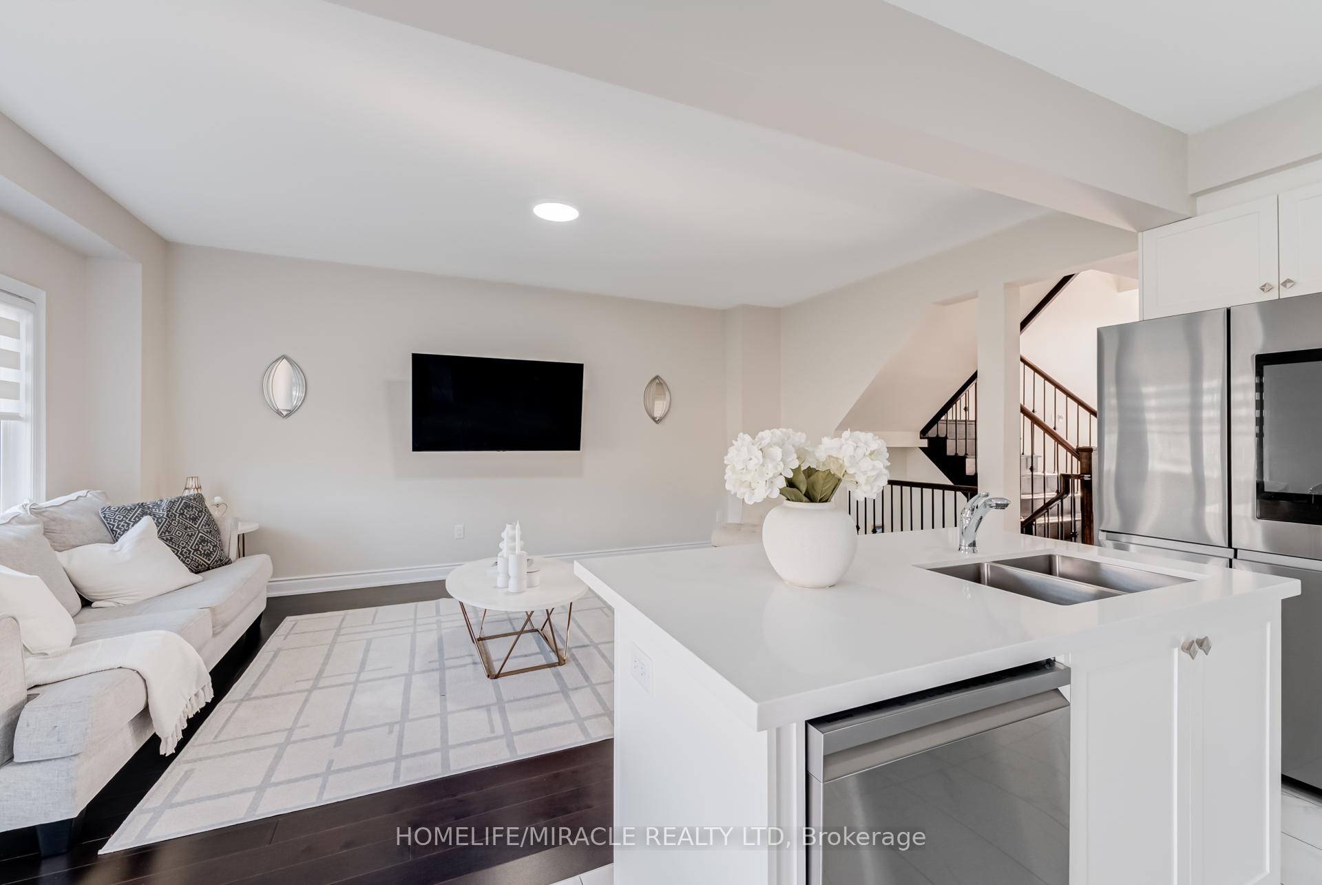 Photo 15 of 121 Kennedy Boulevard, New Tecumseth, Alliston — HOMEH