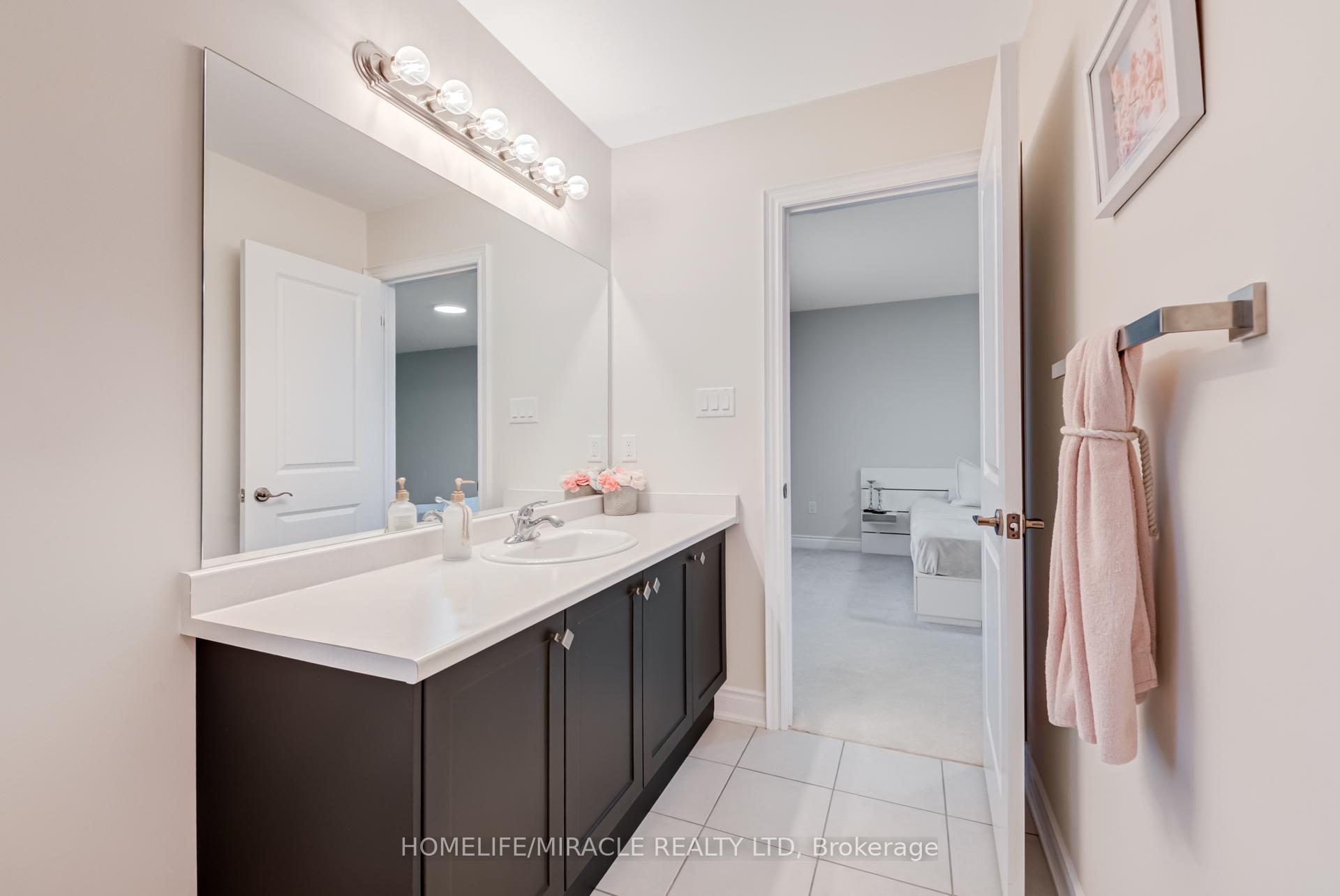 Photo 33 of 121 Kennedy Boulevard, New Tecumseth, Alliston — HOMEH