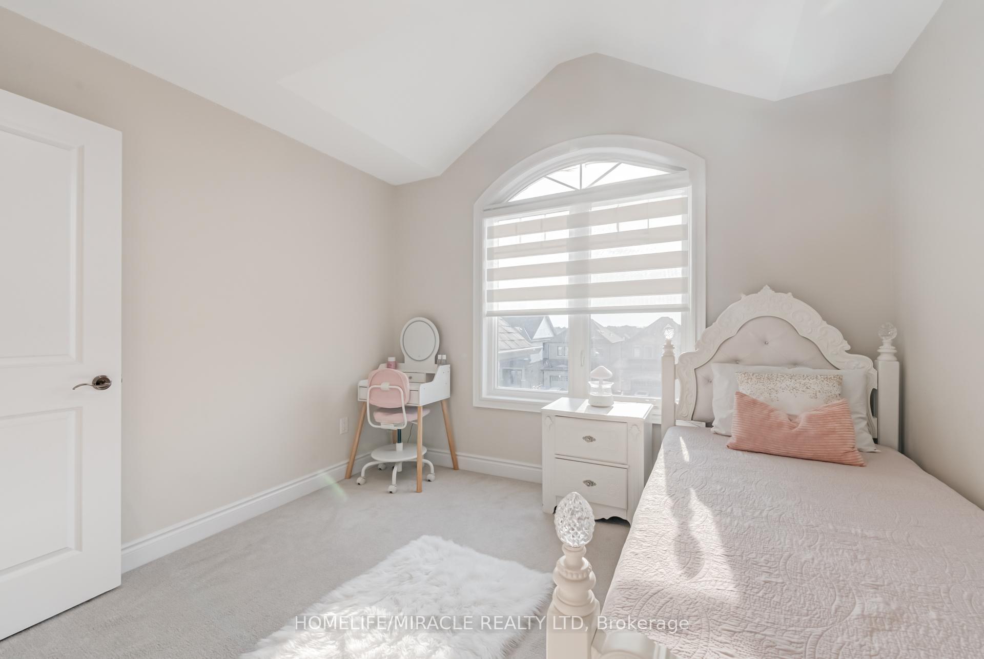 Photo 35 of 121 Kennedy Boulevard, New Tecumseth, Alliston — HOMEH