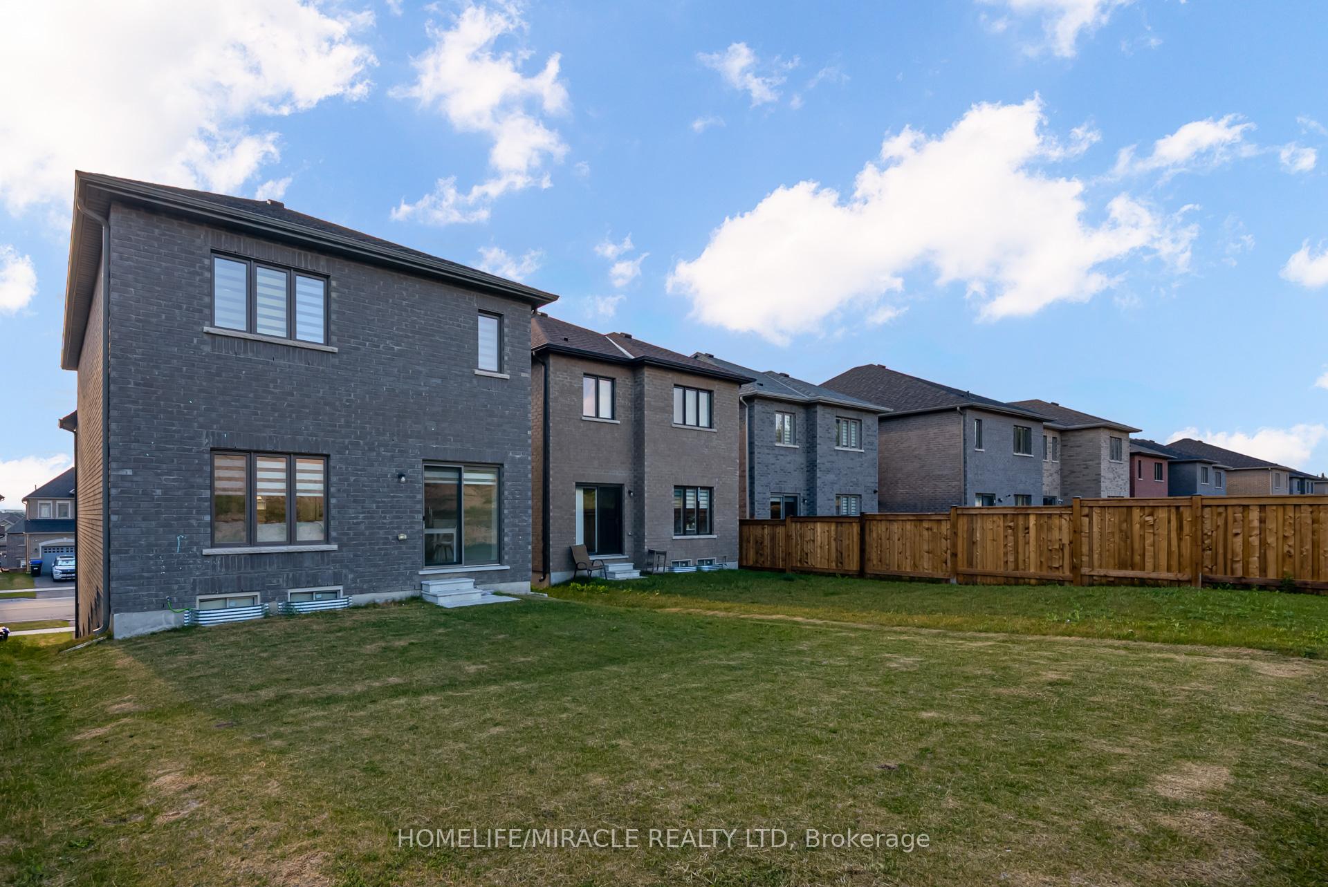Photo 38 of 121 Kennedy Boulevard, New Tecumseth, Alliston — HOMEH