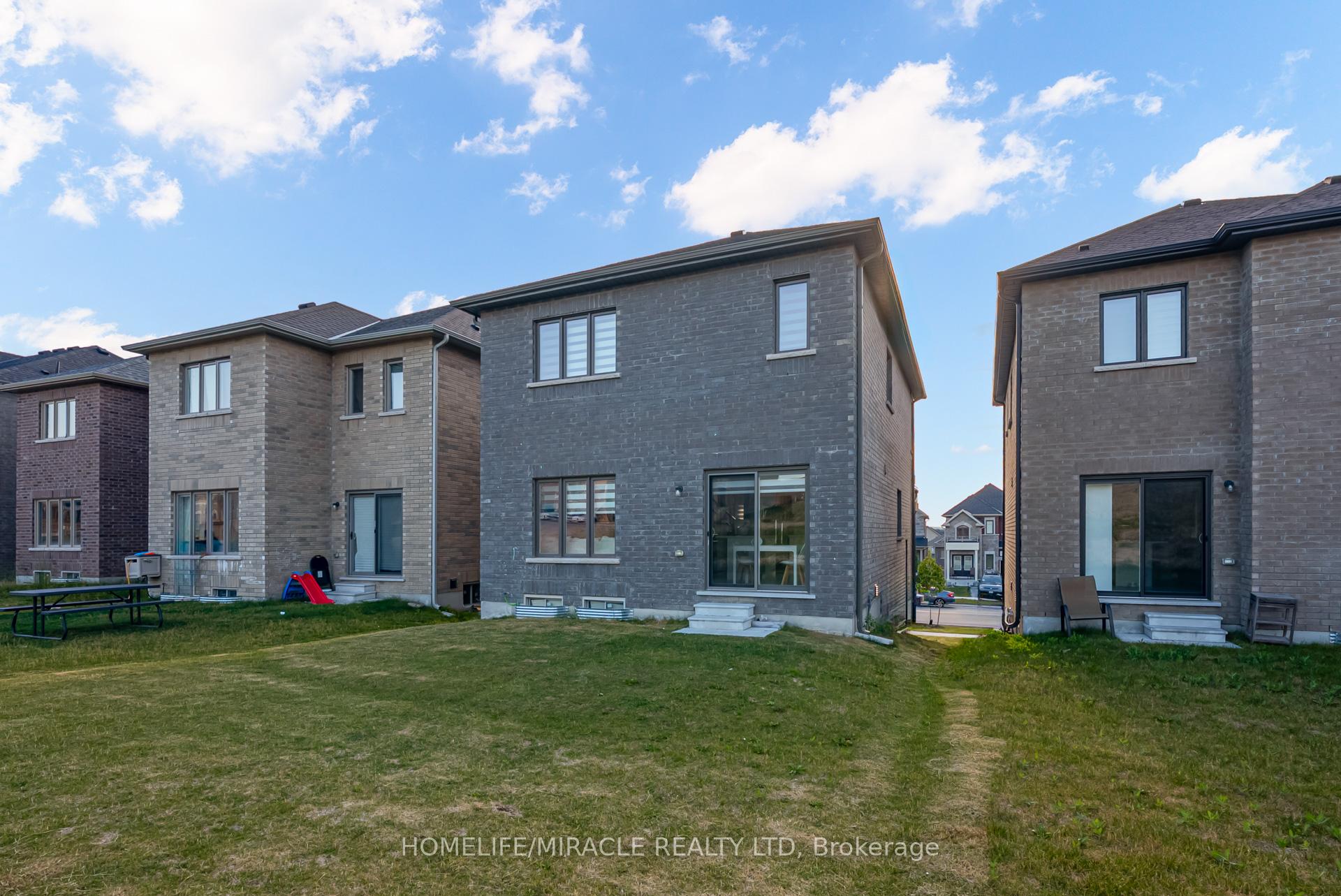 Photo 39 of 121 Kennedy Boulevard, New Tecumseth, Alliston — HOMEH