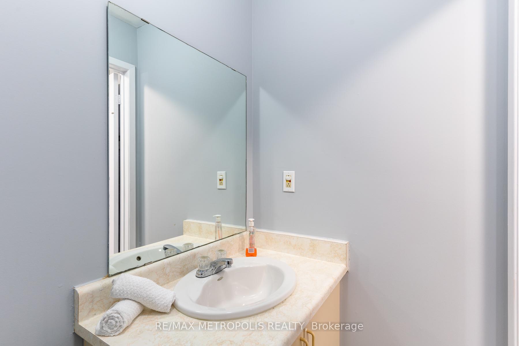 Photo 3 of Unit Main, 113 Cimmaron Street, Markham, Middlefield — HOMEH
