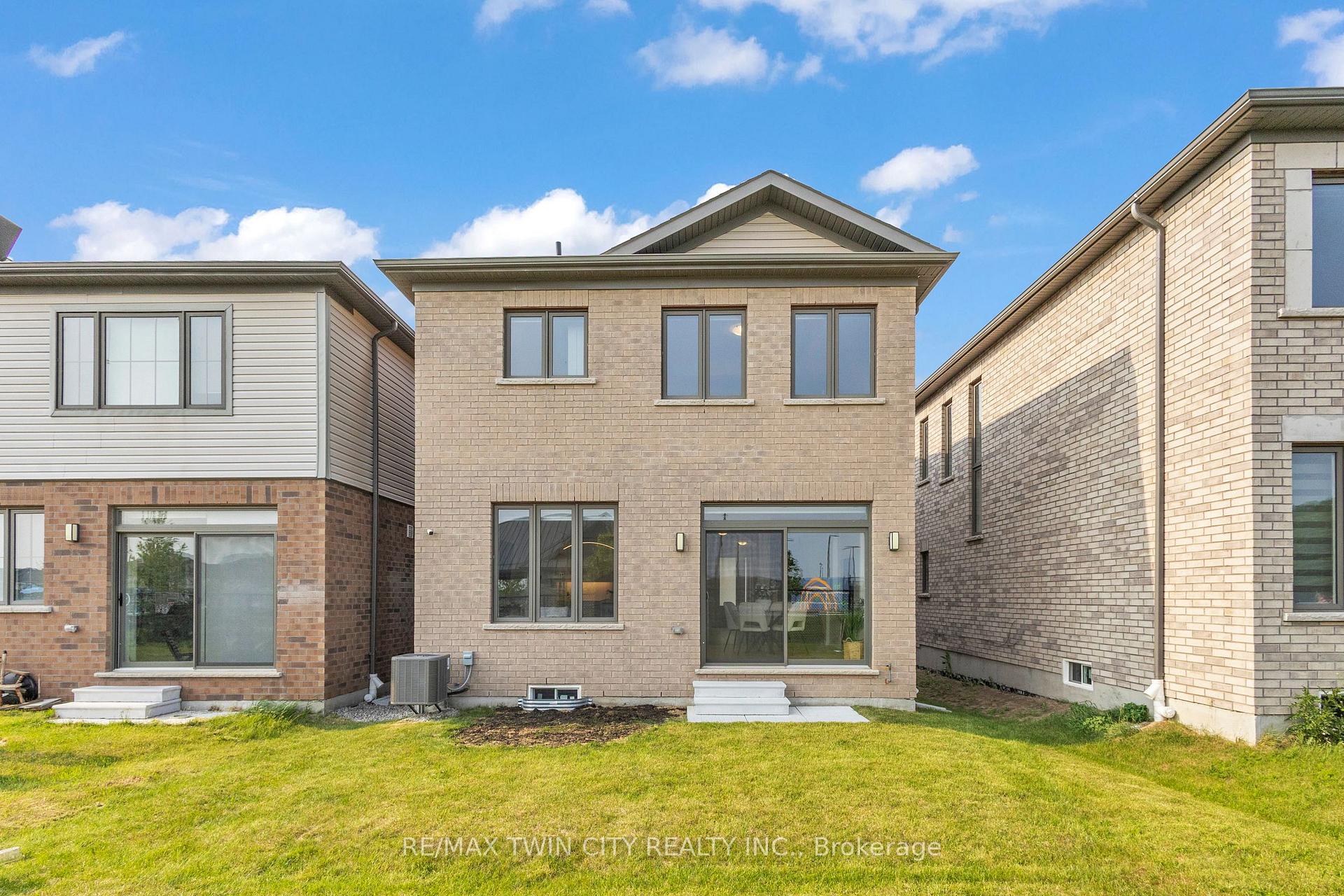Photo 42 of 35 Crossmore Crescent, Cambridge — HOMEH