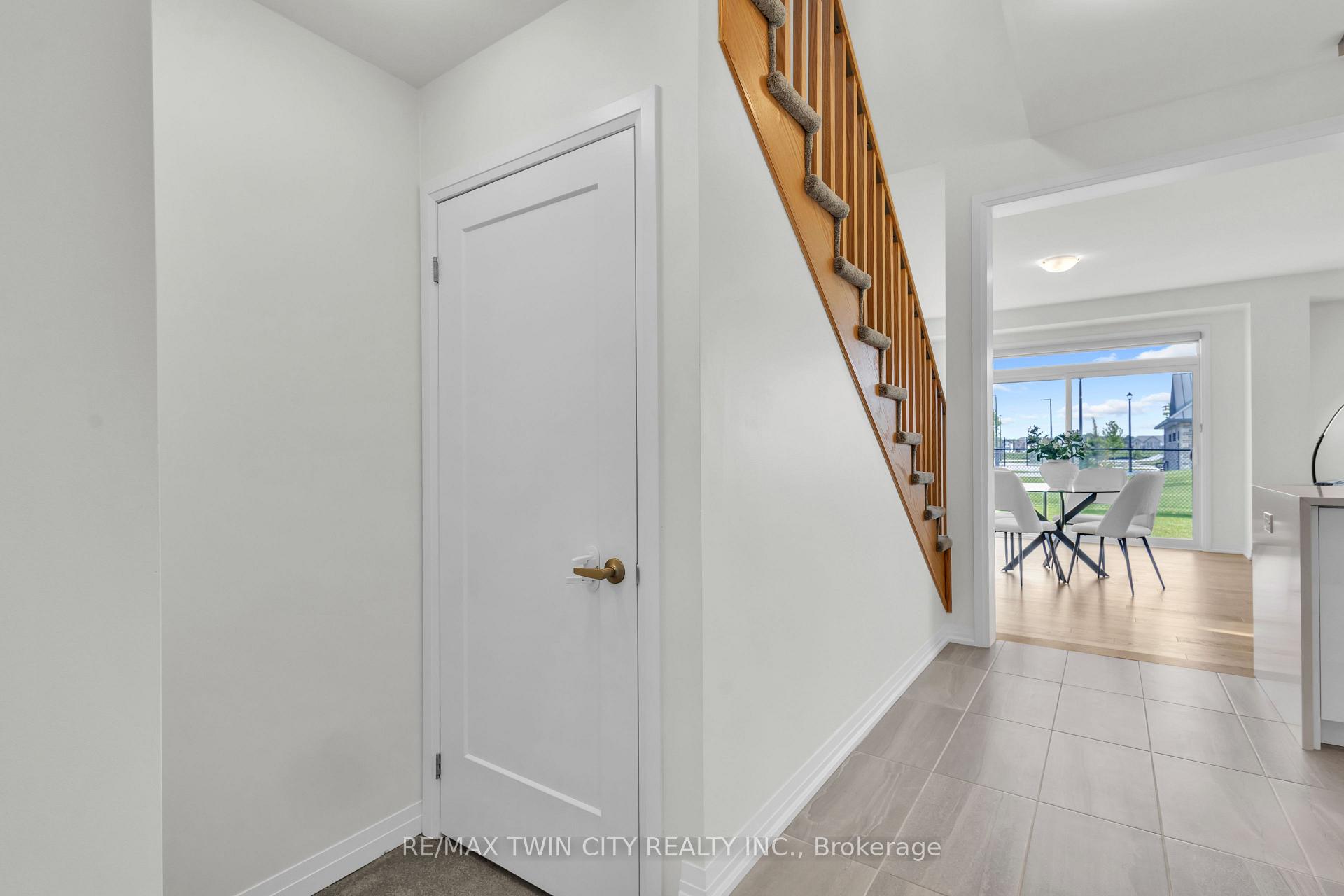 Photo 10 of 35 Crossmore Crescent, Cambridge — HOMEH
