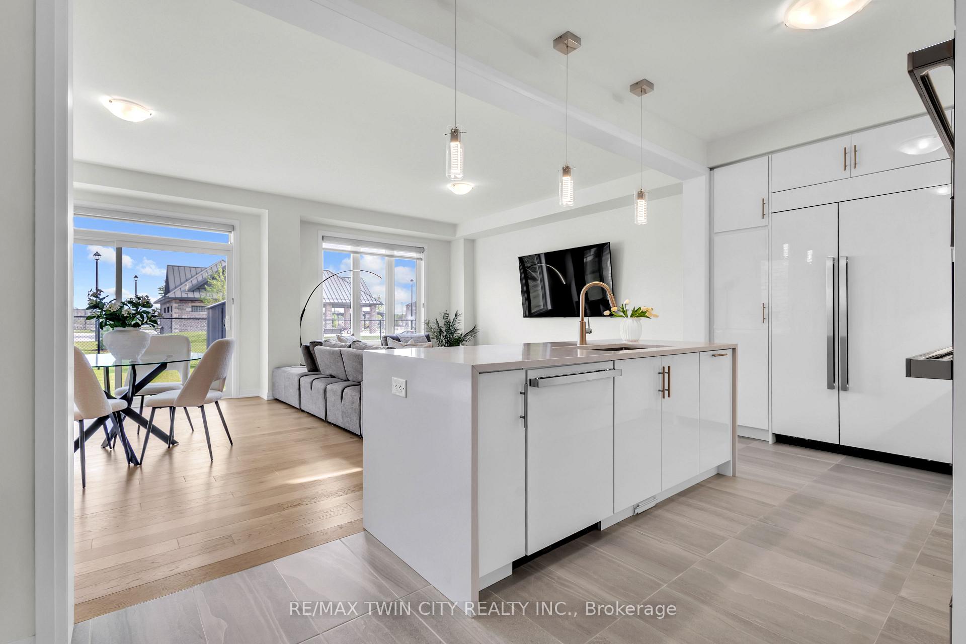 Photo 8 of 35 Crossmore Crescent, Cambridge — HOMEH