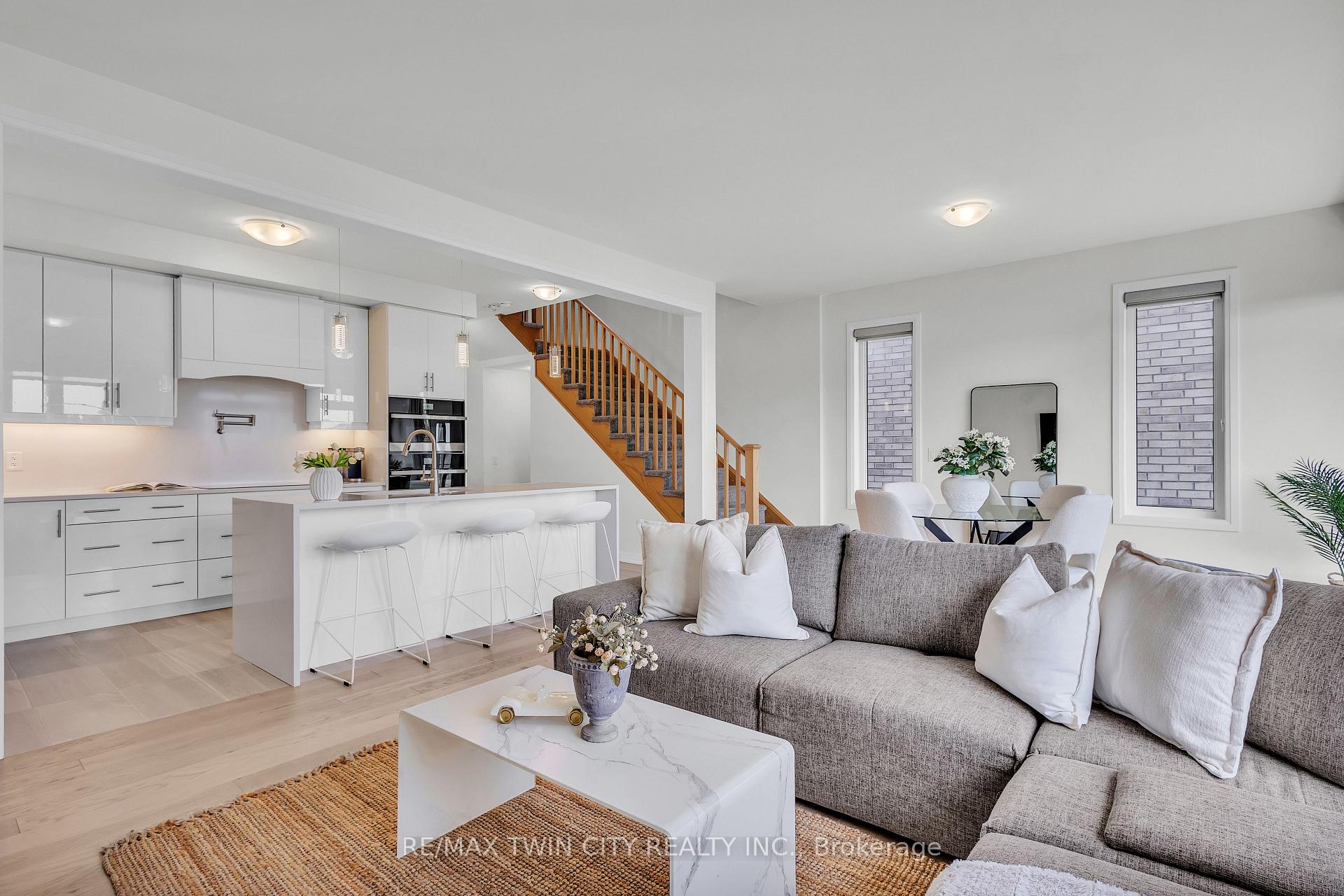 Photo 18 of 35 Crossmore Crescent, Cambridge — HOMEH