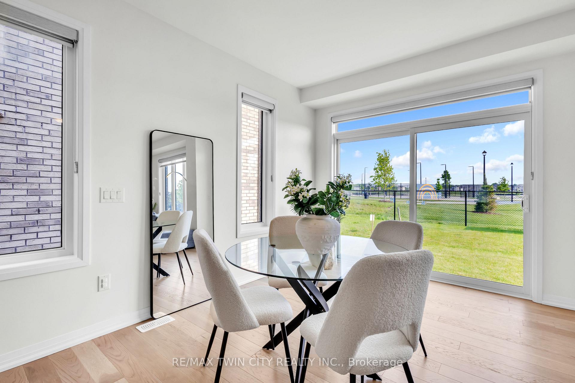 Photo 22 of 35 Crossmore Crescent, Cambridge — HOMEH