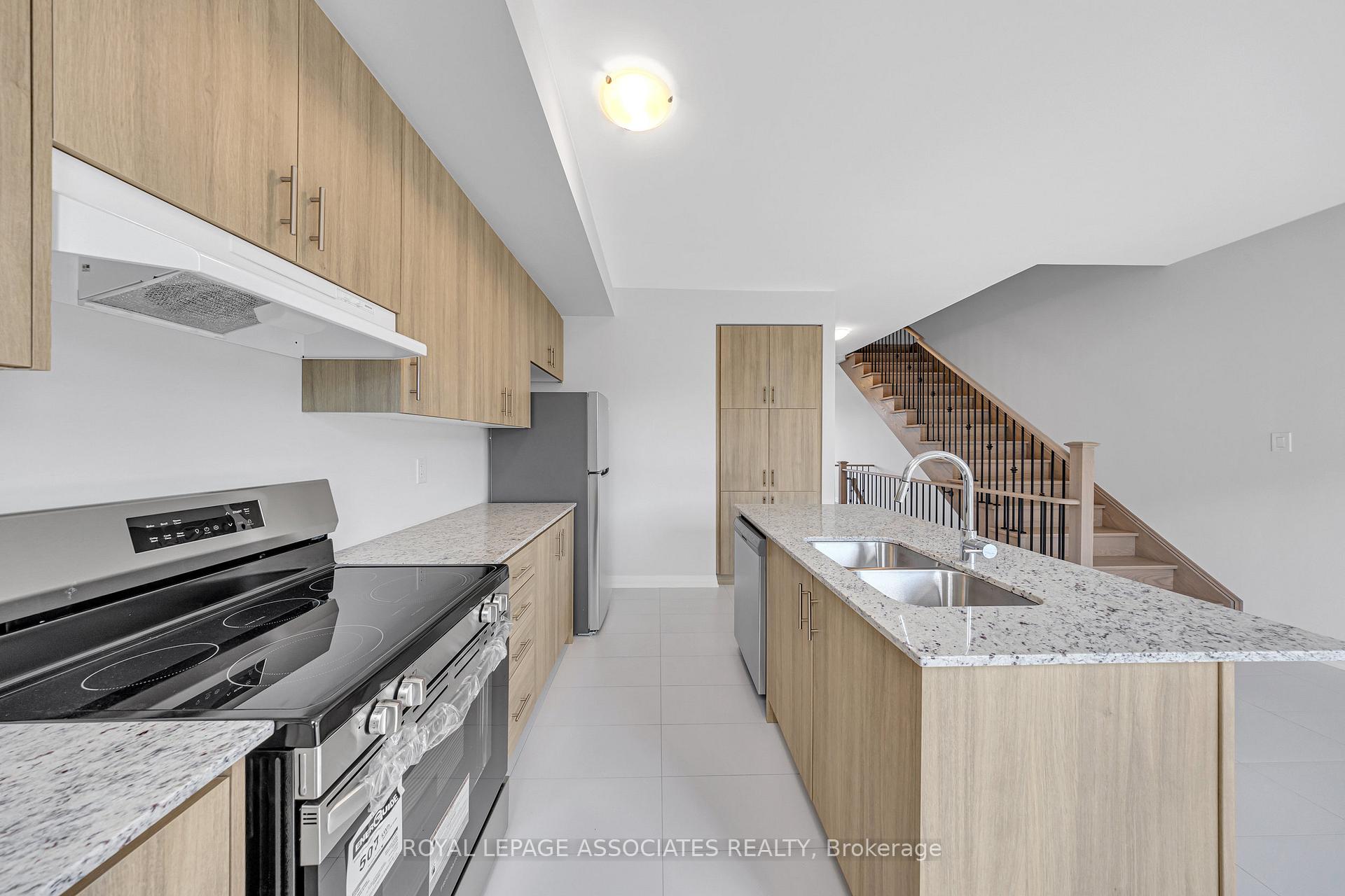 Photo 7 of 81 Rustle Wood Avenue, Markham, Cornell — HOMEH