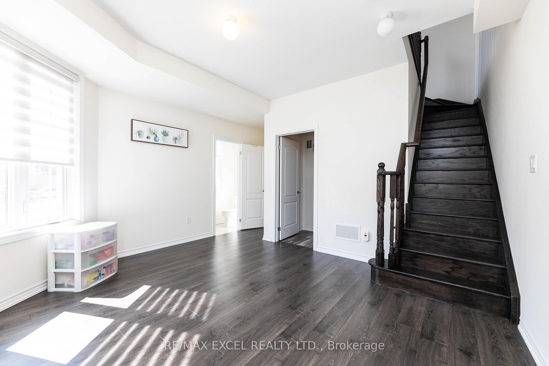 Photo 5 of 43 Hyderabad Lane, Markham, Greensborough — HOMEH