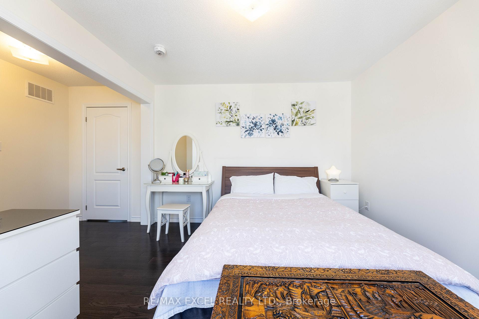 Photo 13 of 43 Hyderabad Lane, Markham, Greensborough — HOMEH