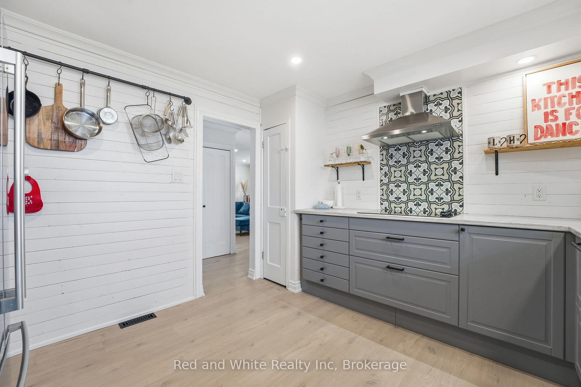 Photo 19 of 104 Cindy Avenue, Cambridge — HOMEH