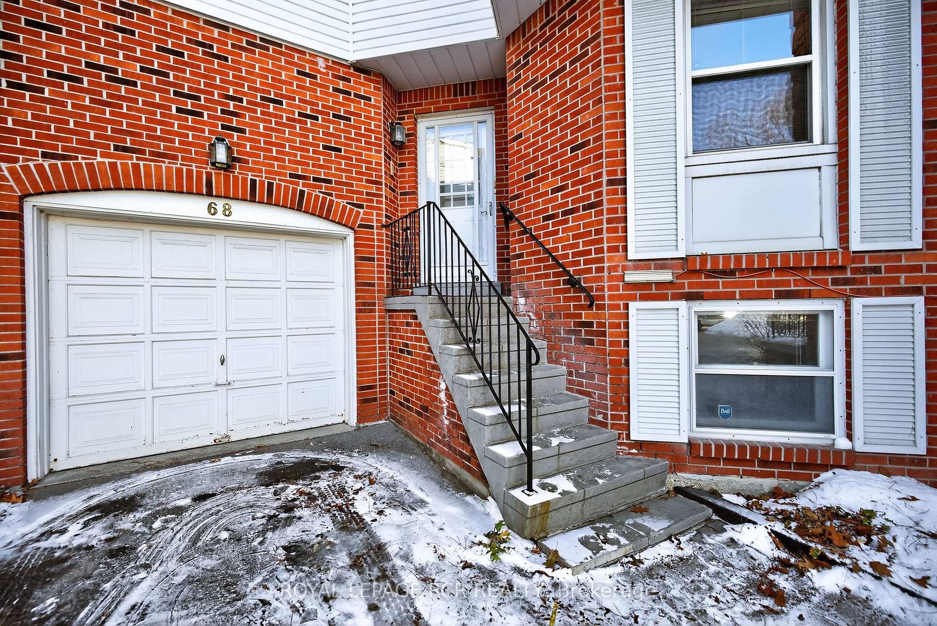 Front of Unit 44, 68 Confederation Way