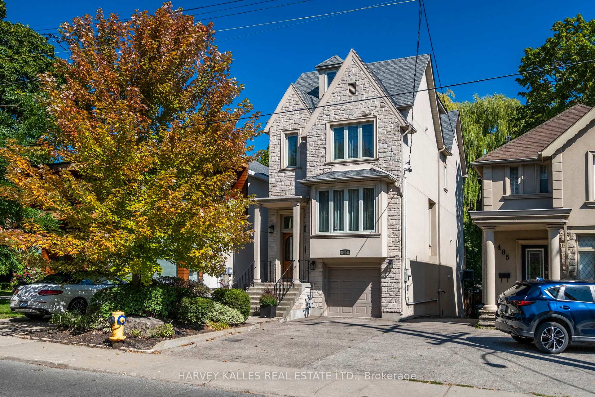 Front of 487 Spadina Road