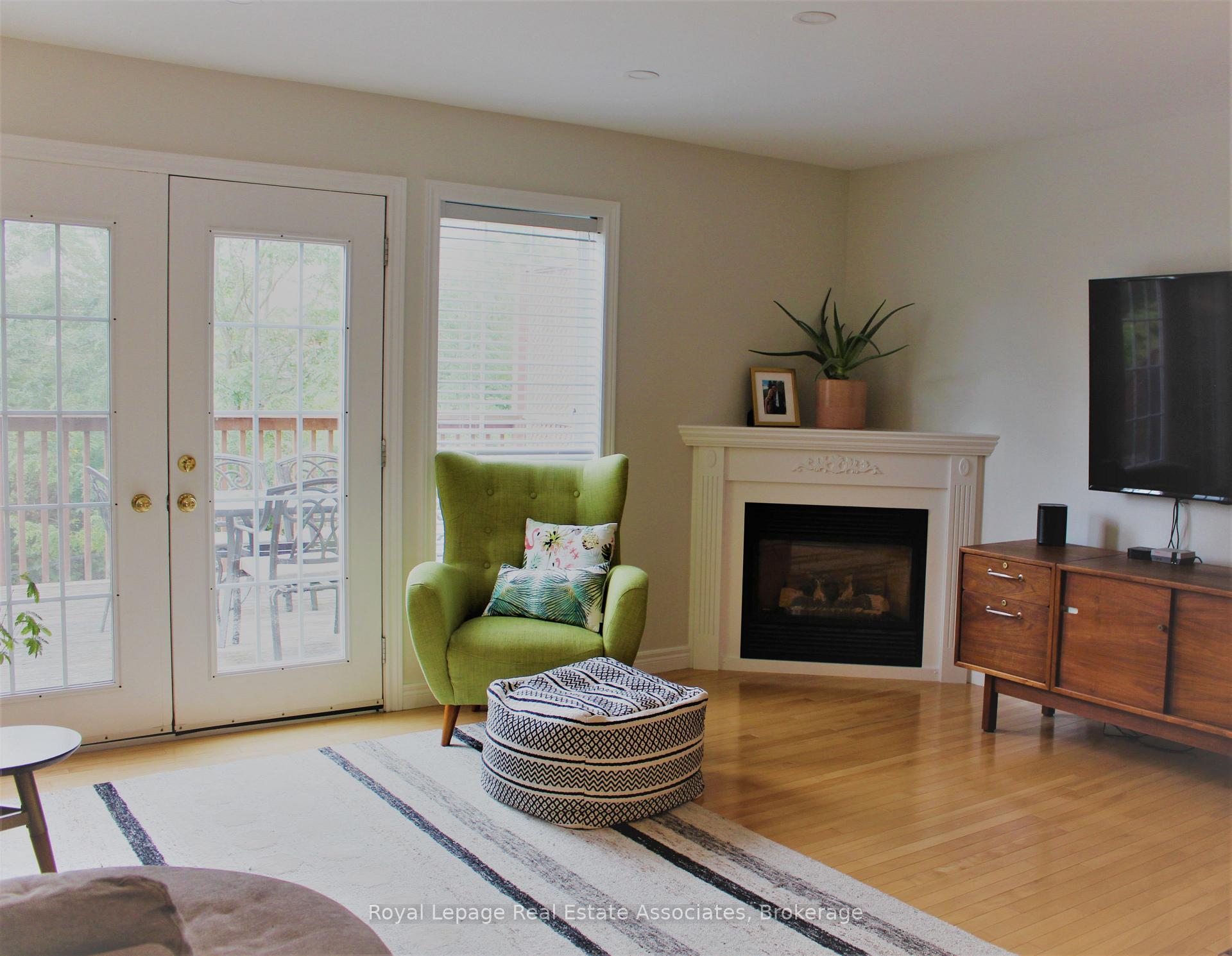 Photo 6 of 61 Porter Drive, Guelph, Pineridge/Westminster Woods — HOMEH